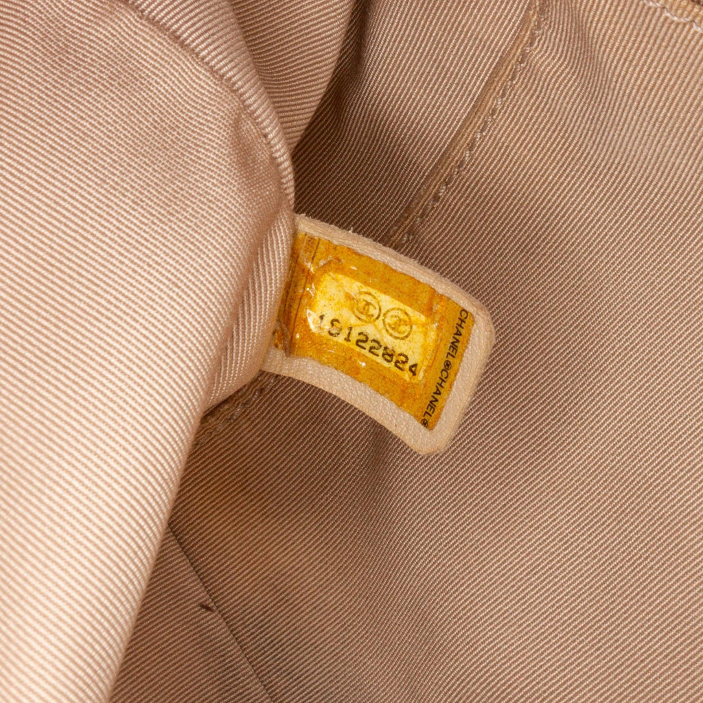 Chanel Jumbo Classic Perforated Lambskin Single Flap (SHG-nXRiI3)