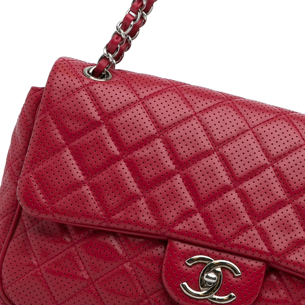 Chanel Jumbo Classic Perforated Lambskin Single Flap (SHG-nXRiI3)