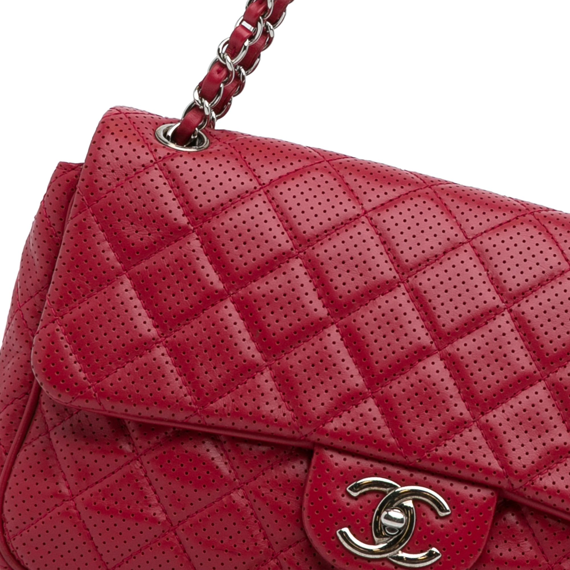 Chanel Jumbo Classic Perforated Lambskin Single Flap (SHG-nXRiI3)