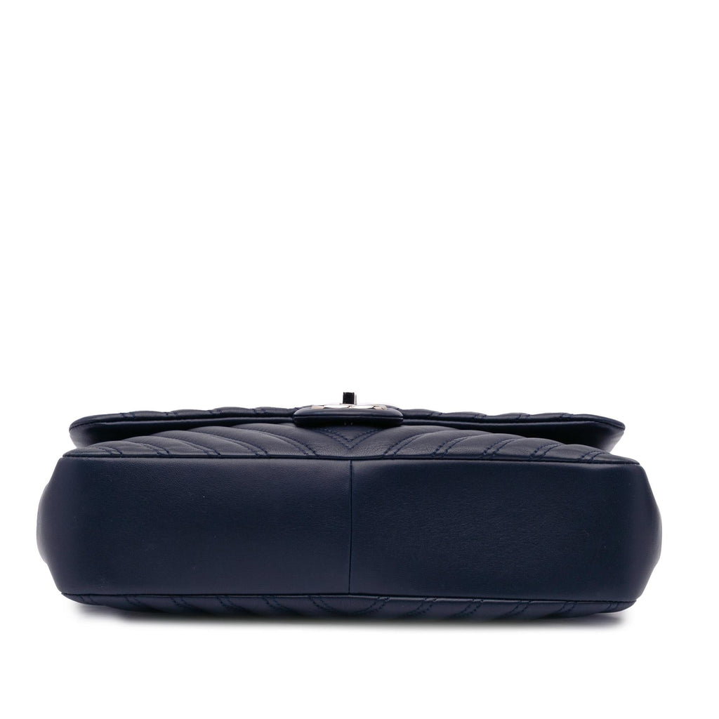 Chanel Jumbo Double Stitch Chevron Lambskin Single Flap