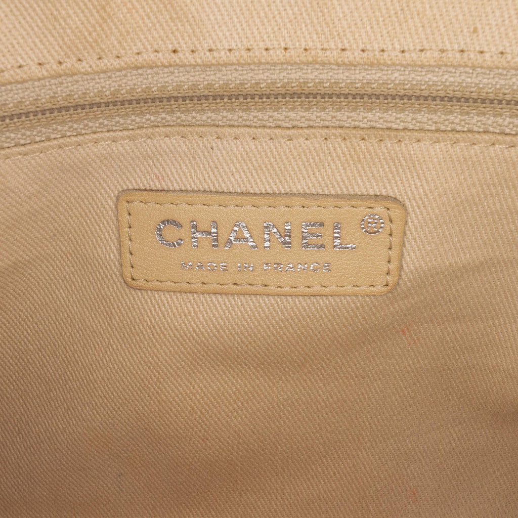 Chanel Jumbo Quilted Caviar Easy Flap Bag (SHG-W56d2b)