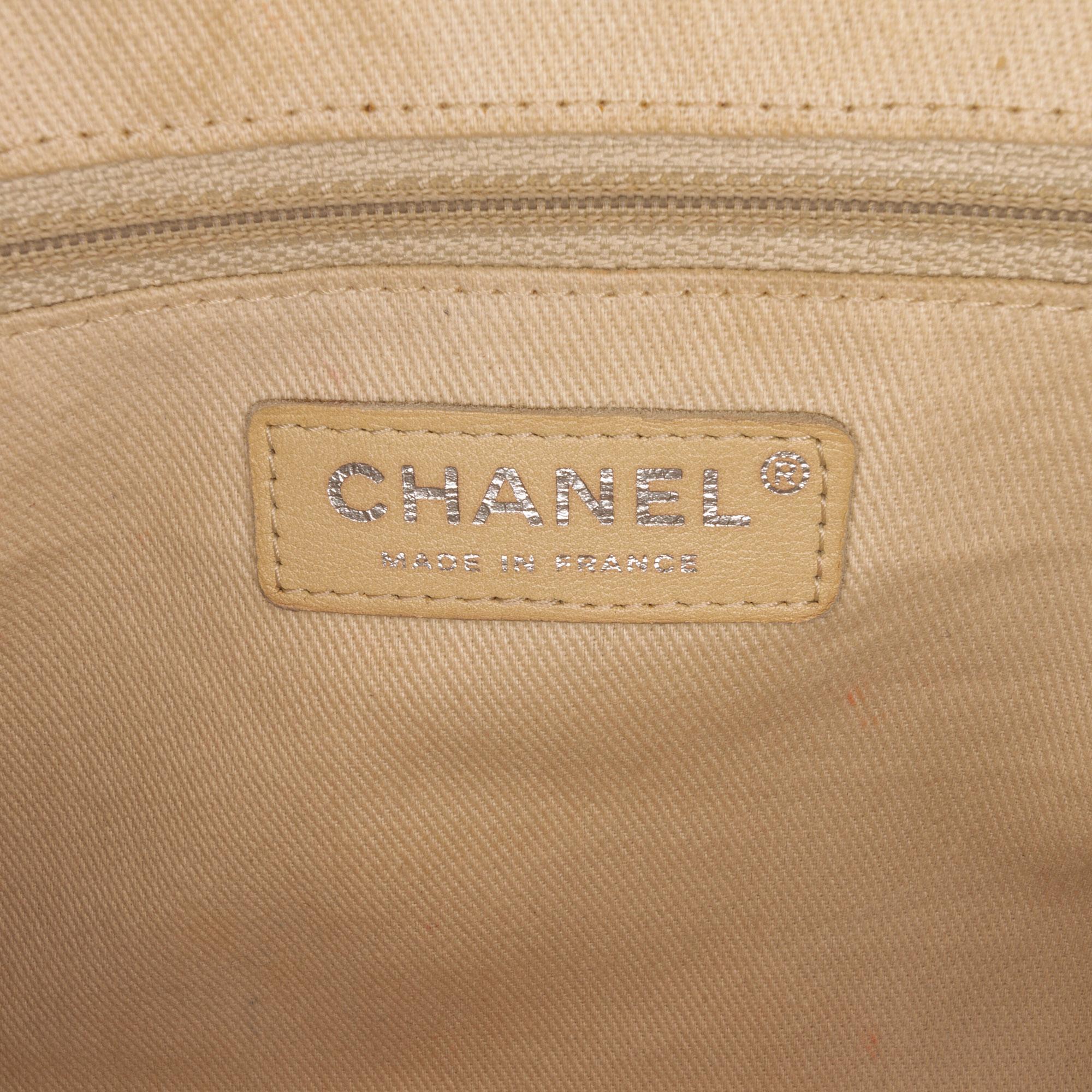 Chanel Jumbo Quilted Caviar Easy Flap Bag (SHG-W56d2b)