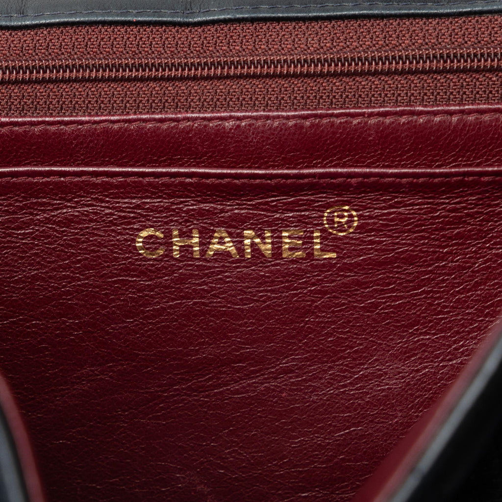 Chanel Jumbo Vertical Quilt Lambskin Single Flap (SHG-NNbZF8)