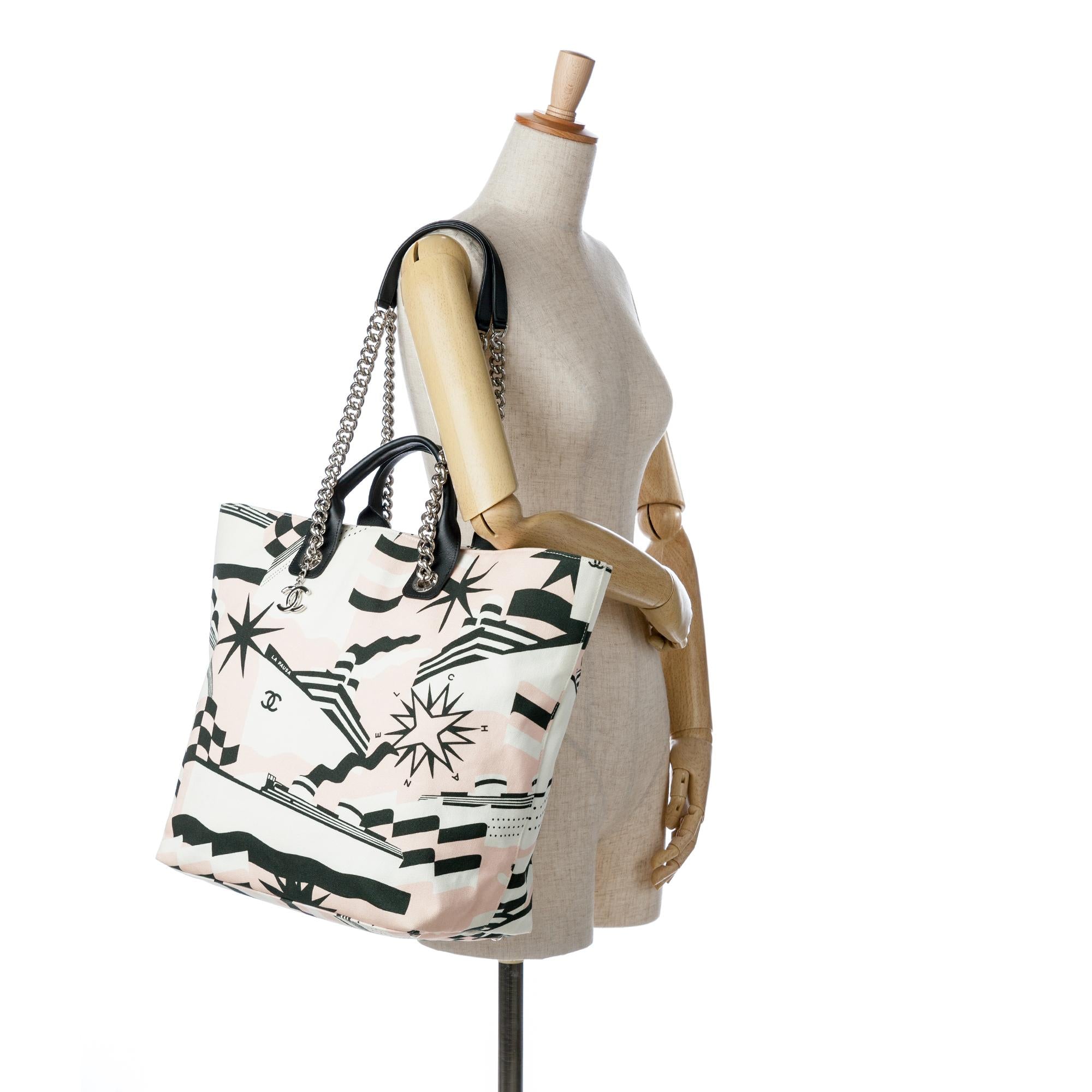 Chanel La Pausa Bay Shopping Tote (SHG-VMMPHk)