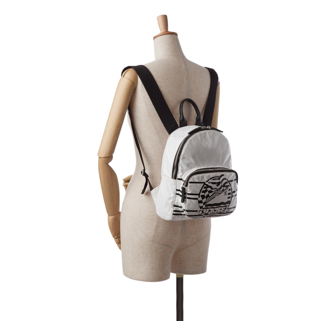 Chanel La Pausa Vinyl Backpack (SHG-8DJhRs)