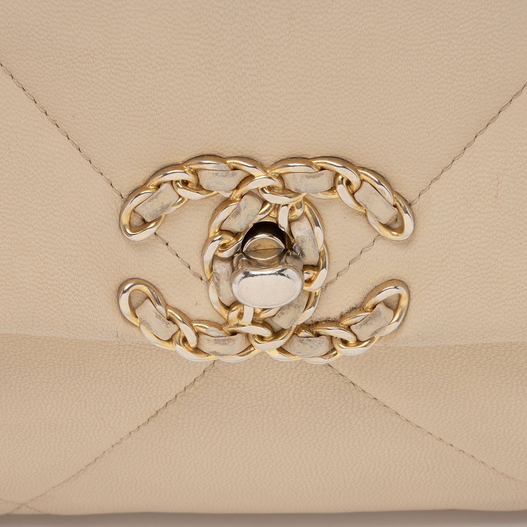 Chanel Lambskin 19 Large Flap Shoulder Bag (SHF-EujpYA)