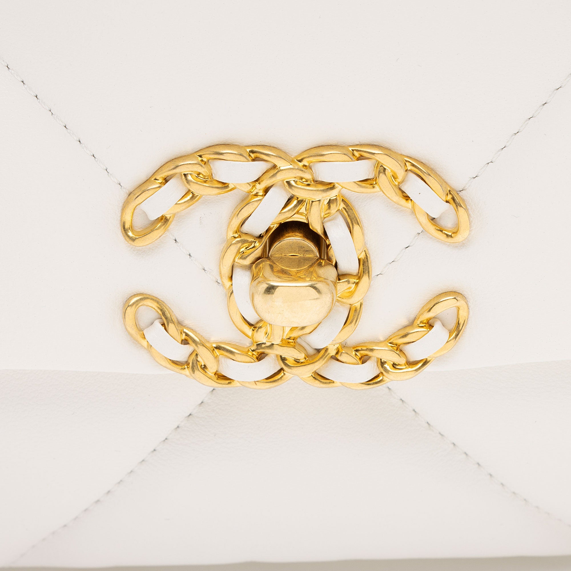 Chanel Lambskin 19 Medium Flap Shoulder Bag (SHF-mCNqcK)