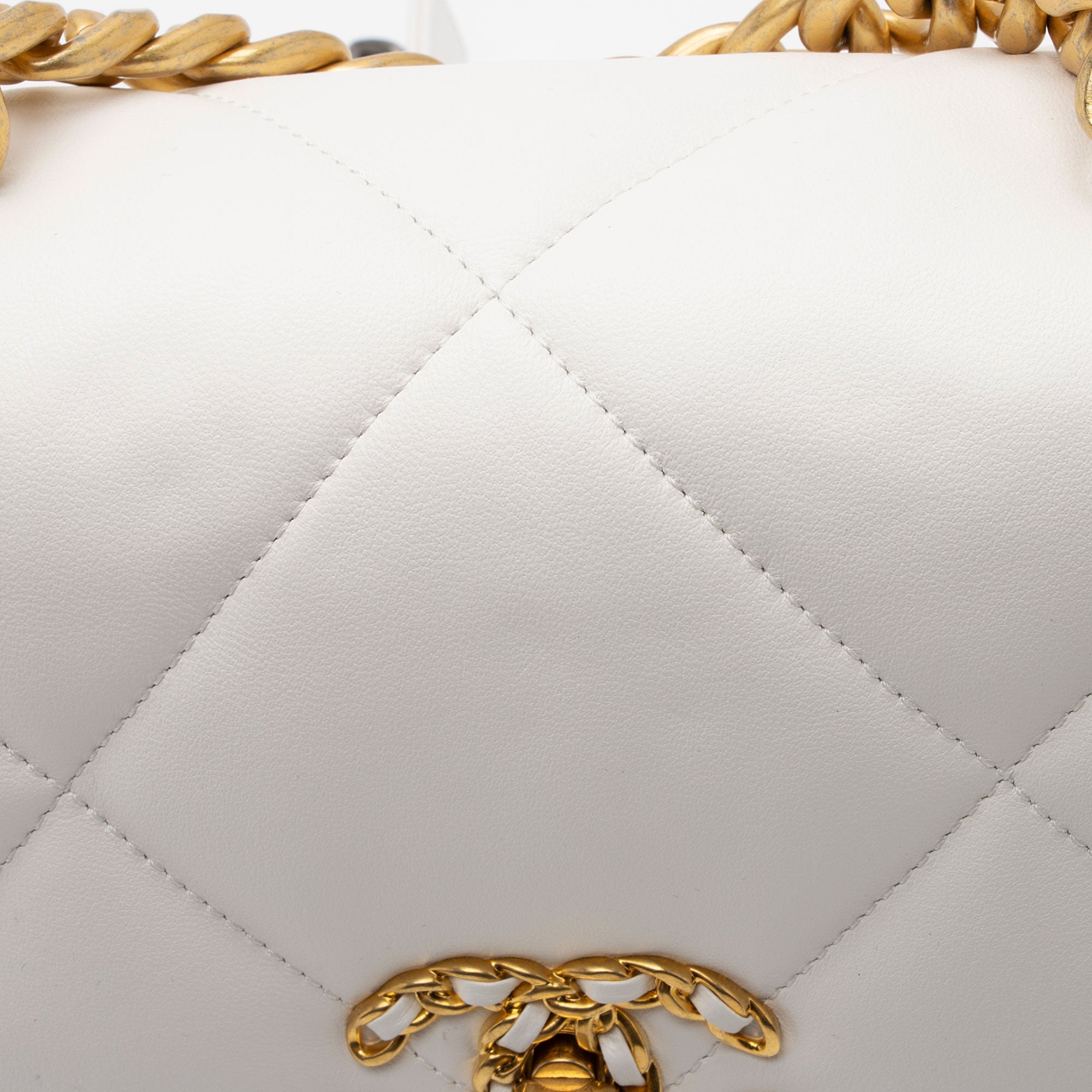 Chanel Lambskin 19 Medium Flap Shoulder Bag (SHF-mCNqcK)