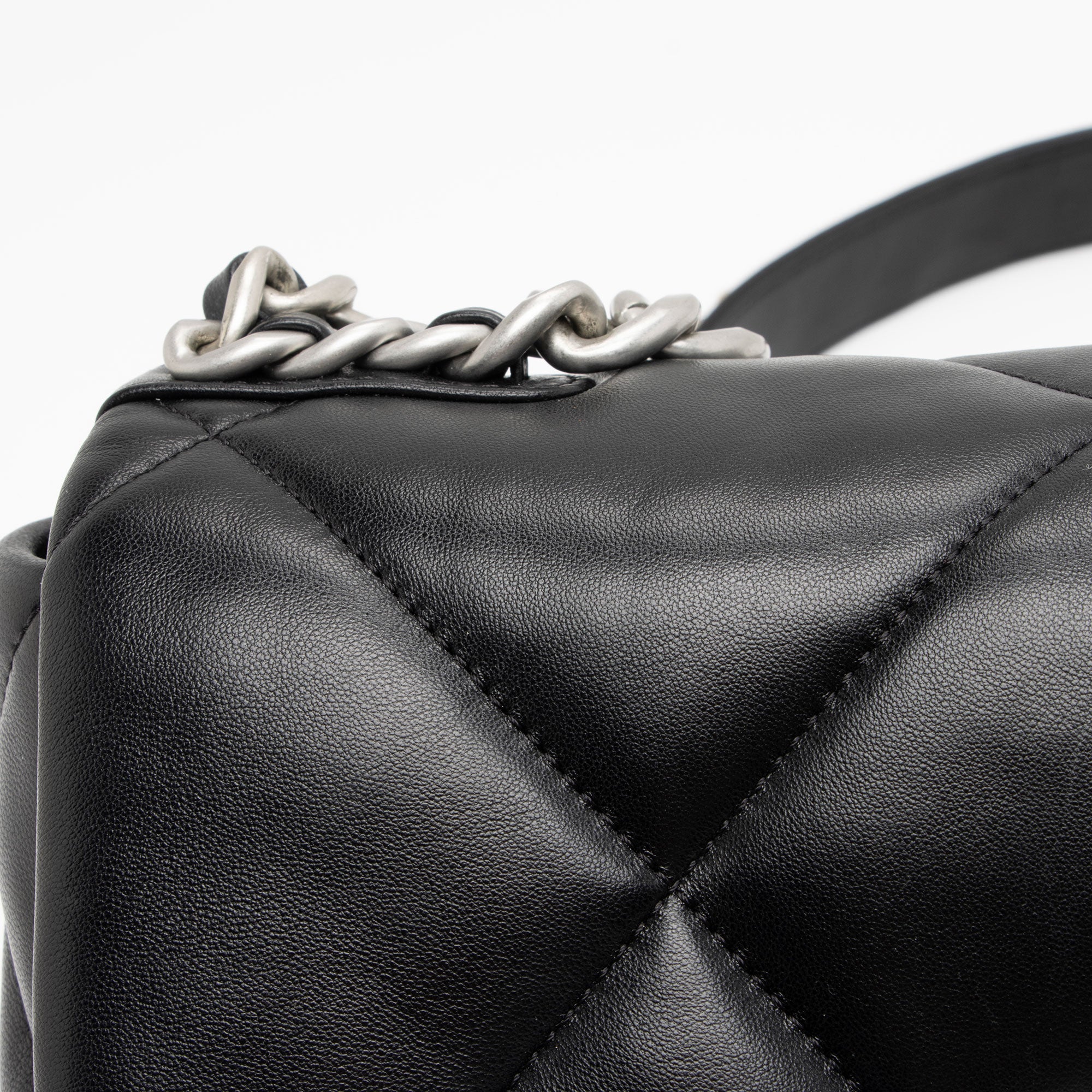 Chanel Lambskin 19 Medium Flap Shoulder Bag (SHF-boGp4i)
