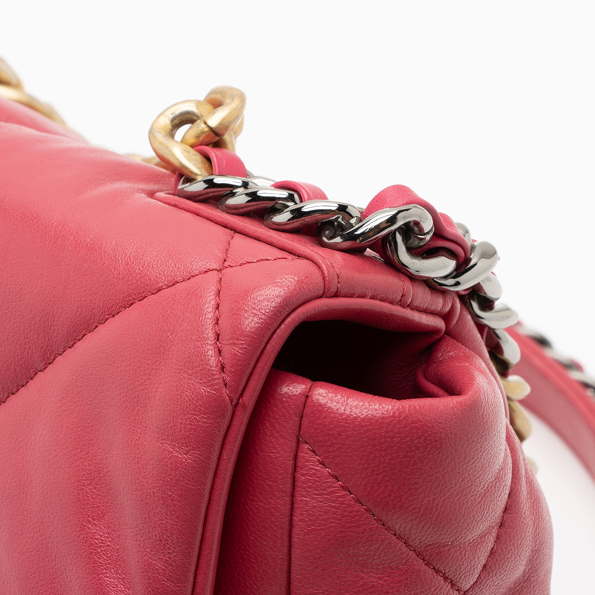 Chanel Lambskin 19 Medium Flap Shoulder Bag (SHF-eBjmry)