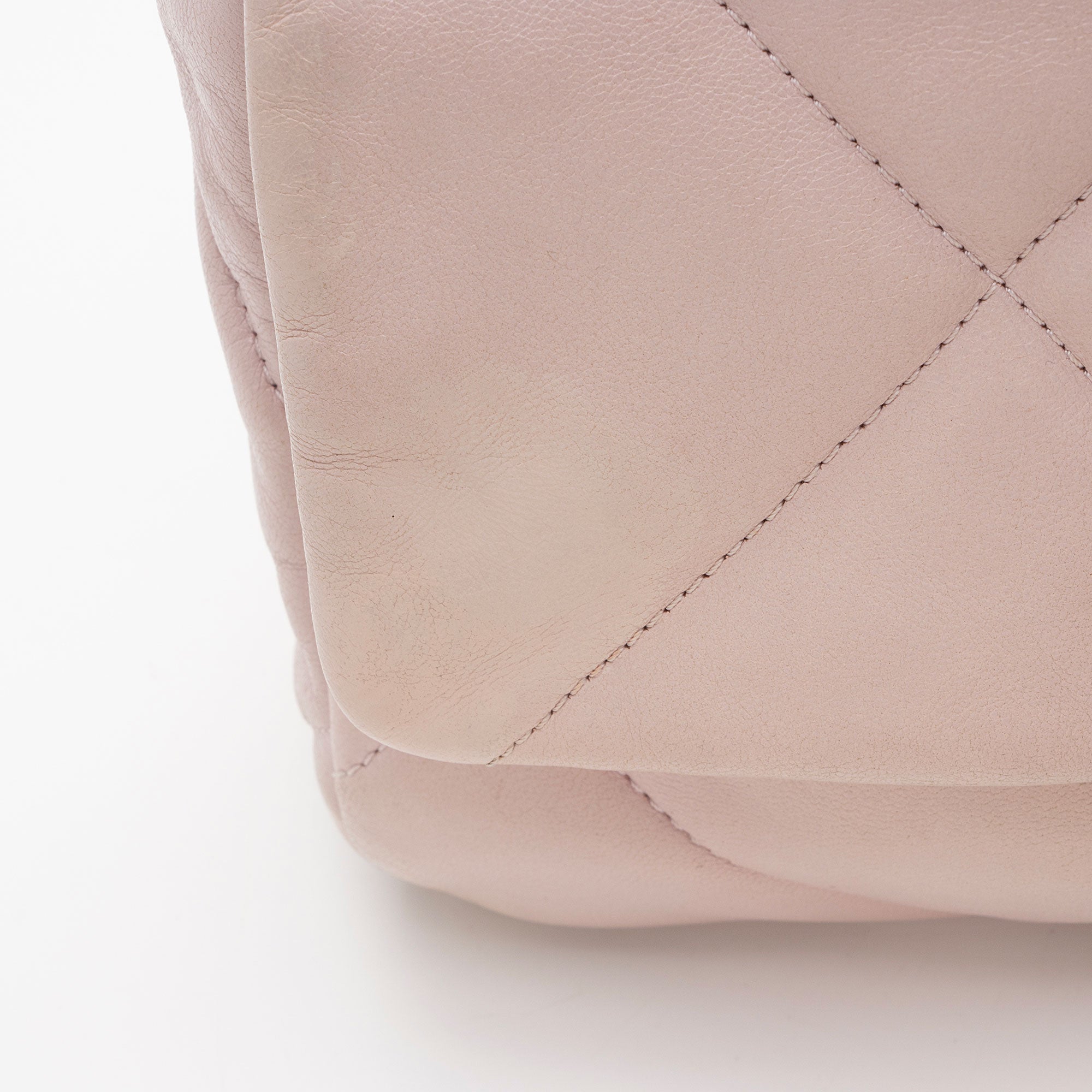 Chanel Lambskin 19 Medium Flap Shoulder Bag (SHF-YSbPqL)