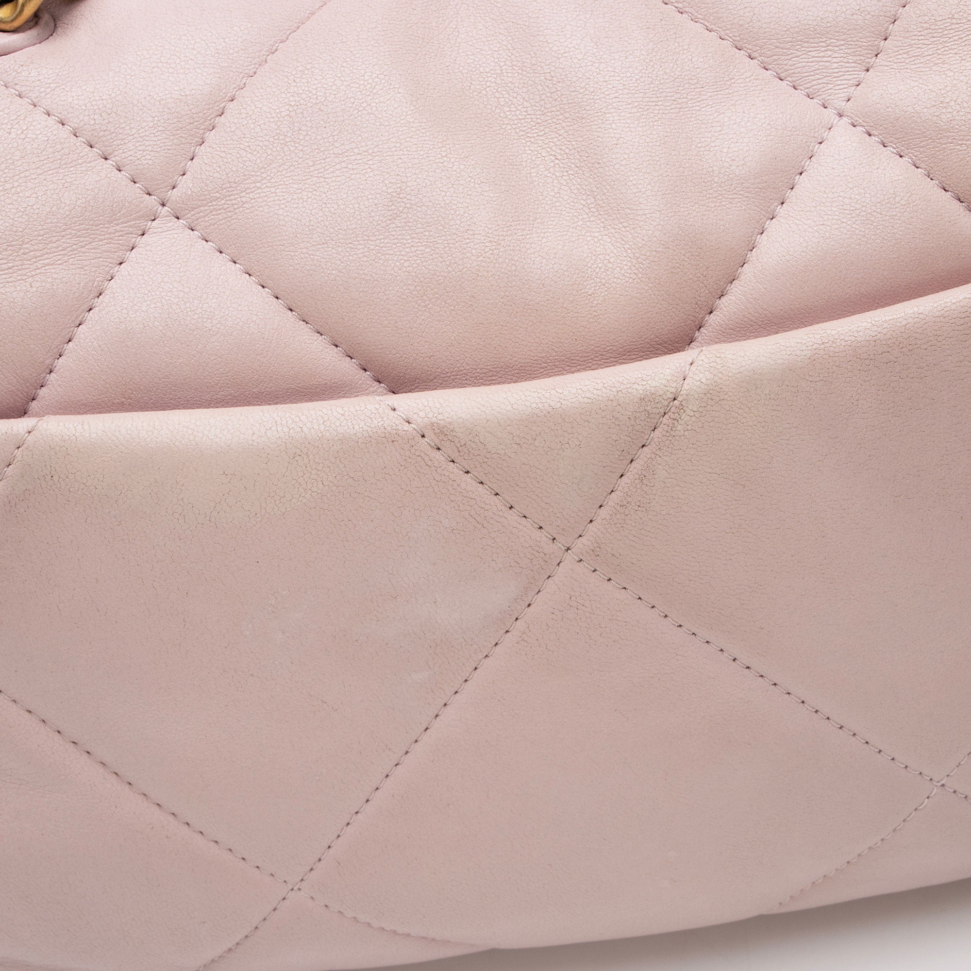 Chanel Lambskin 19 Medium Flap Shoulder Bag (SHF-YSbPqL)