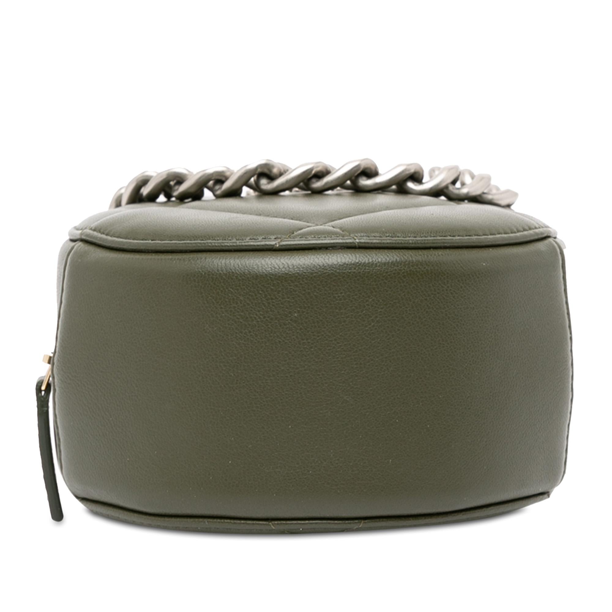 Chanel Lambskin 19 Round Clutch with Chain (SHG-AyshgD)