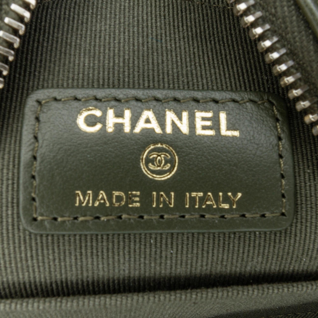 Chanel Lambskin 19 Round Clutch with Chain (SHG-AyshgD)