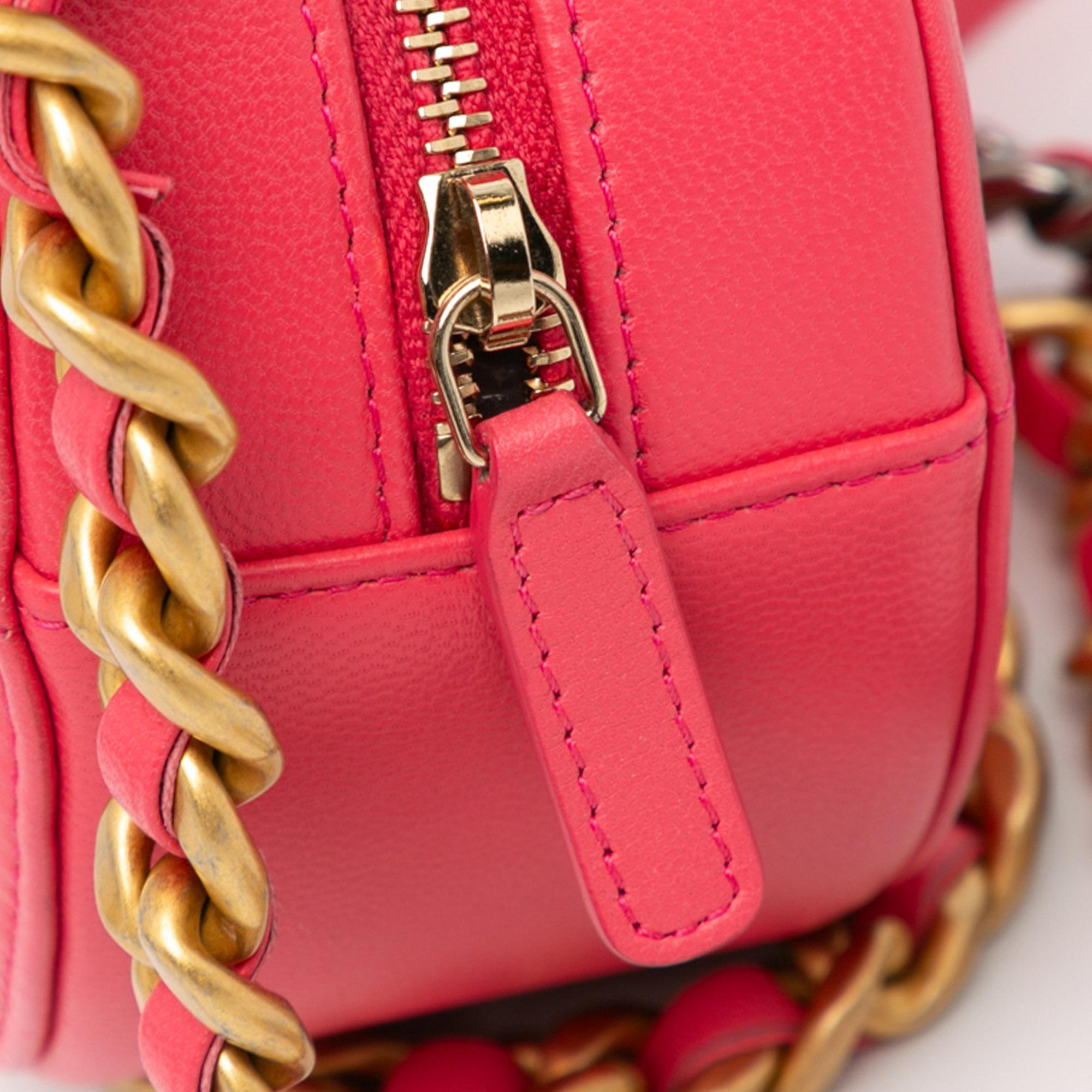 Chanel Lambskin 19 Round Clutch with Chain (SHG-lonjpA)