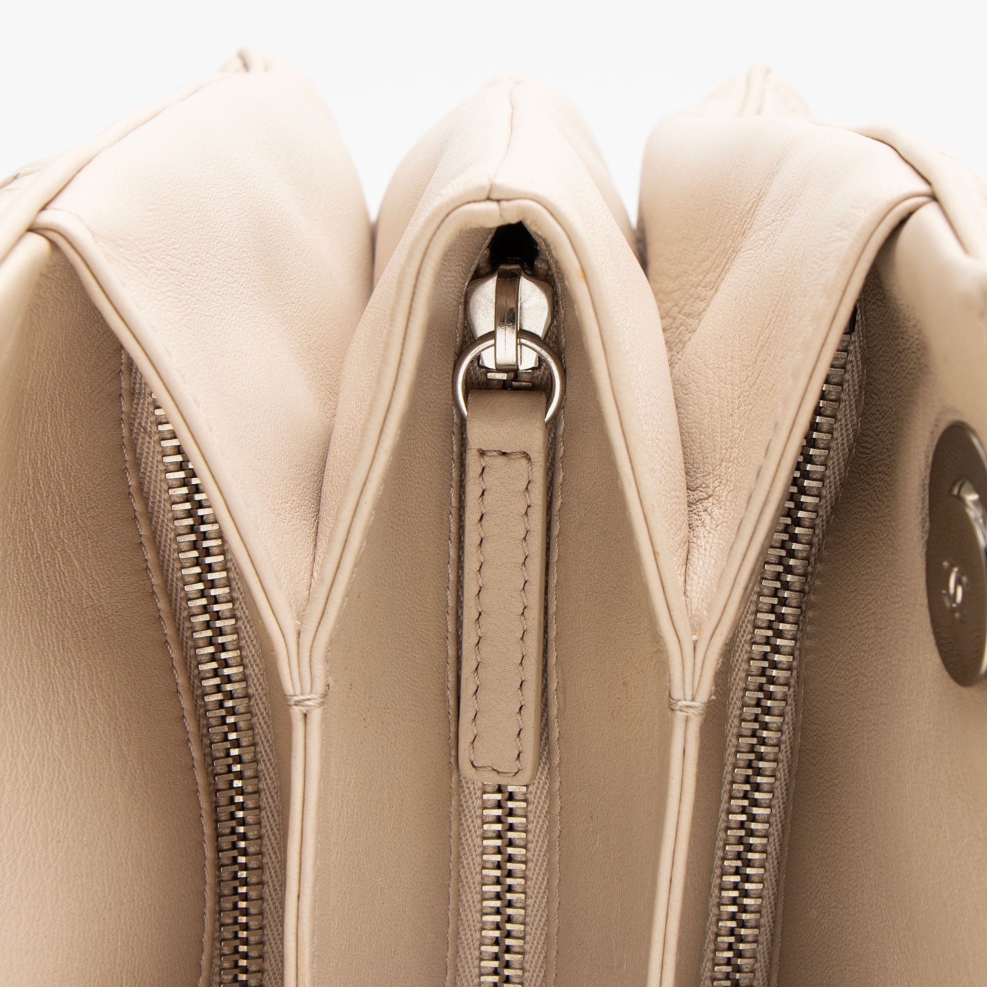 Chanel Lambskin CC Accordion Trio Zipped Tote (SHF-wYNTLe)