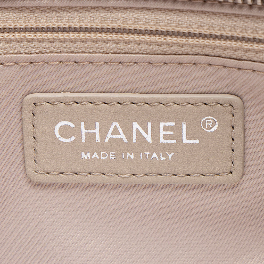 Chanel Lambskin CC Accordion Trio Zipped Tote (SHF-wYNTLe)