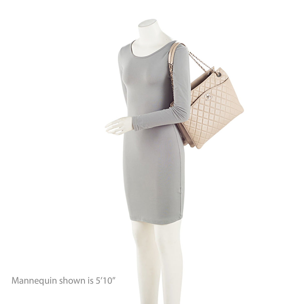 Chanel Lambskin CC Accordion Trio Zipped Tote (SHF-wYNTLe)