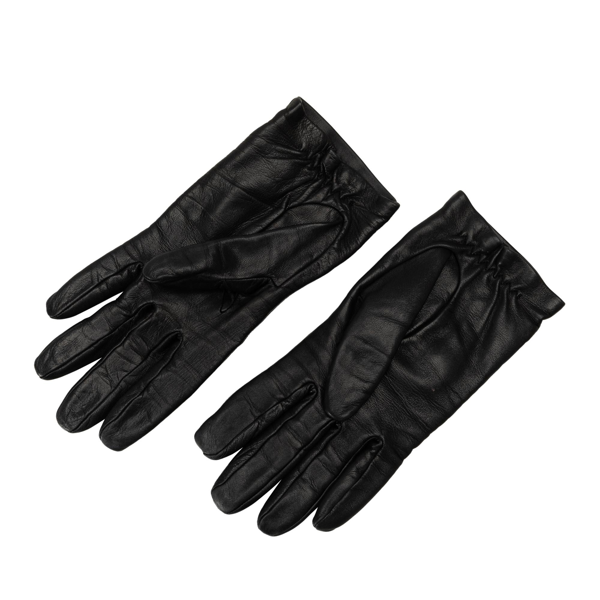 Chanel Lambskin CC Chain Link Gloves (SHG-jpfARh)