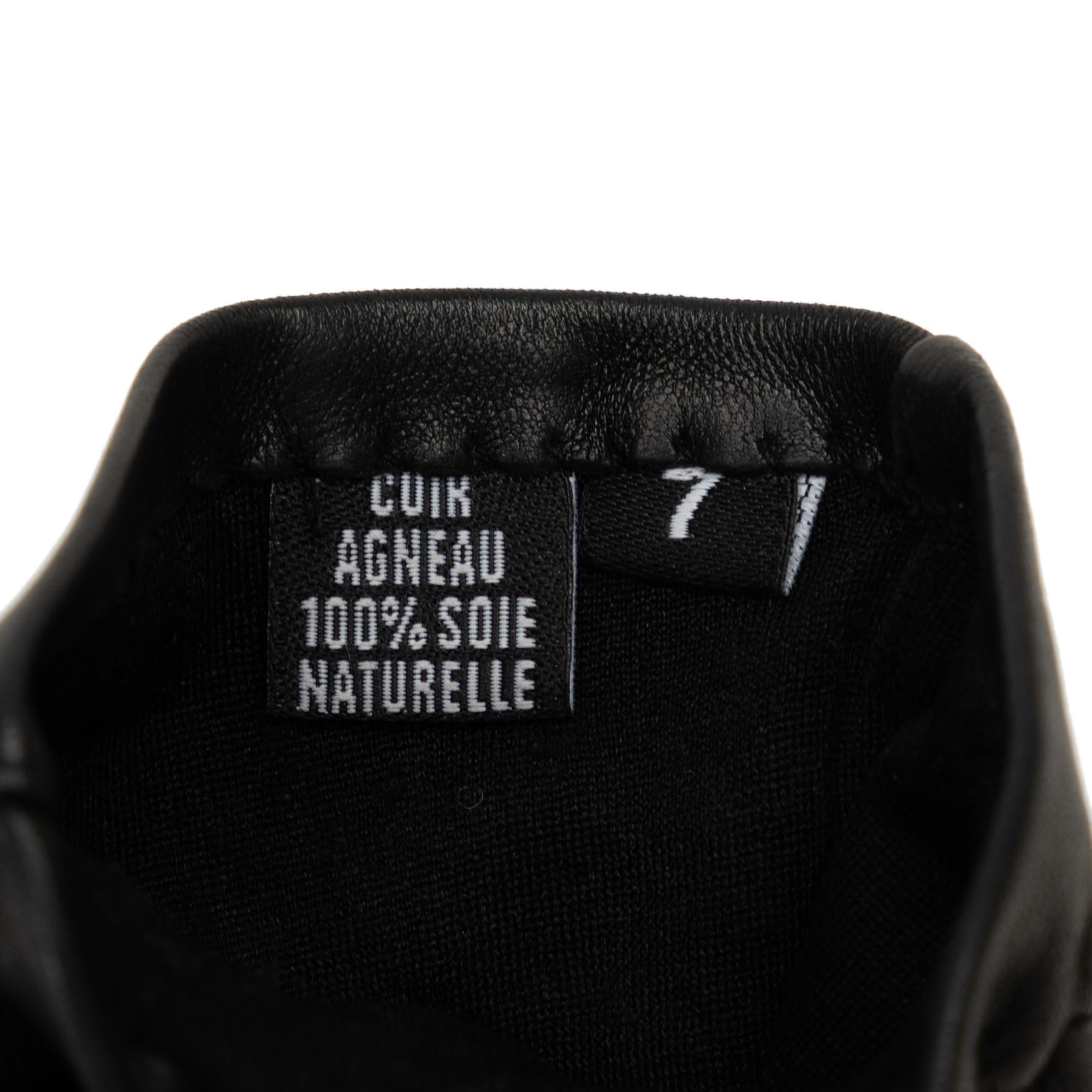 Chanel Lambskin CC Chain Link Gloves (SHG-jpfARh)