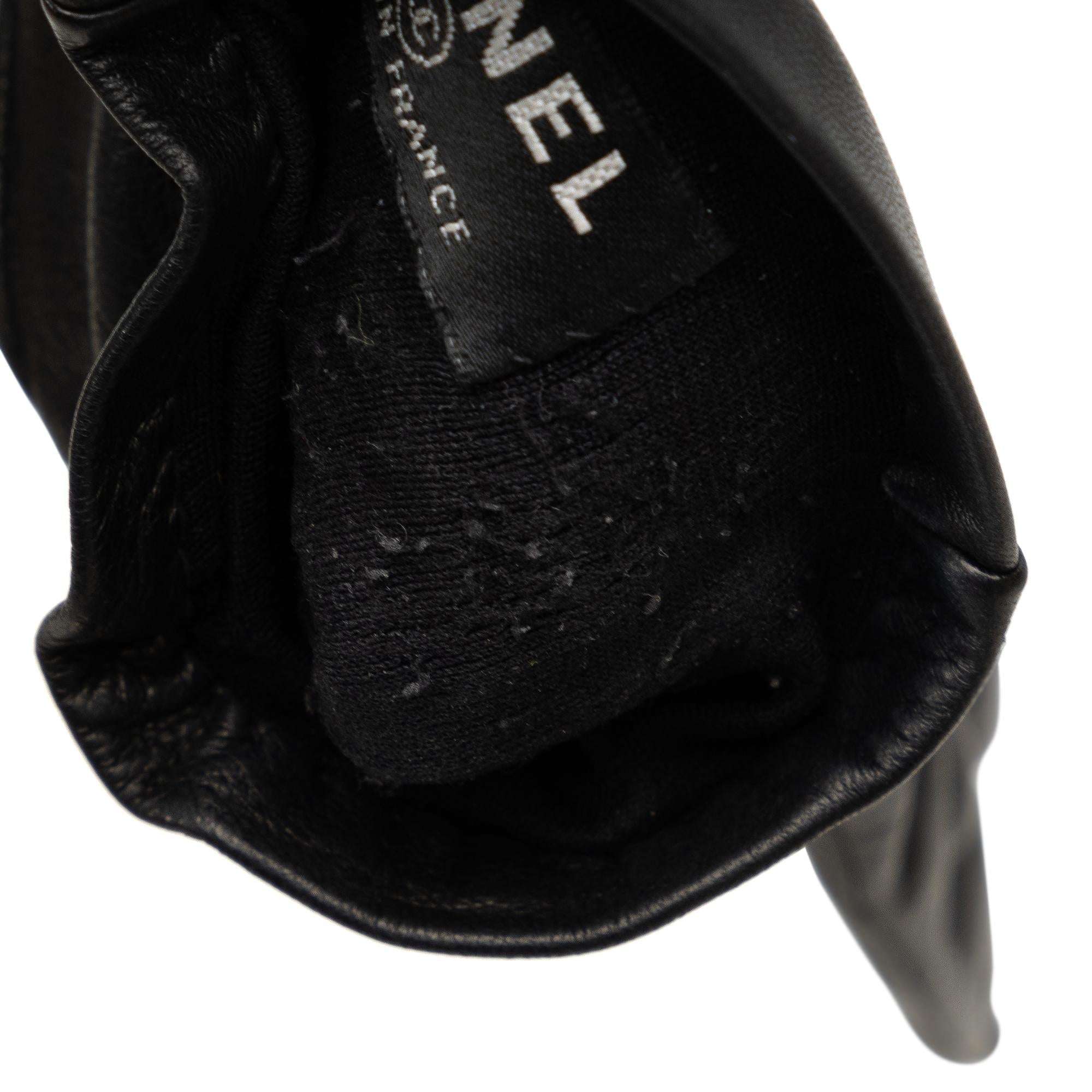 Chanel Lambskin CC Chain Link Gloves (SHG-jpfARh)