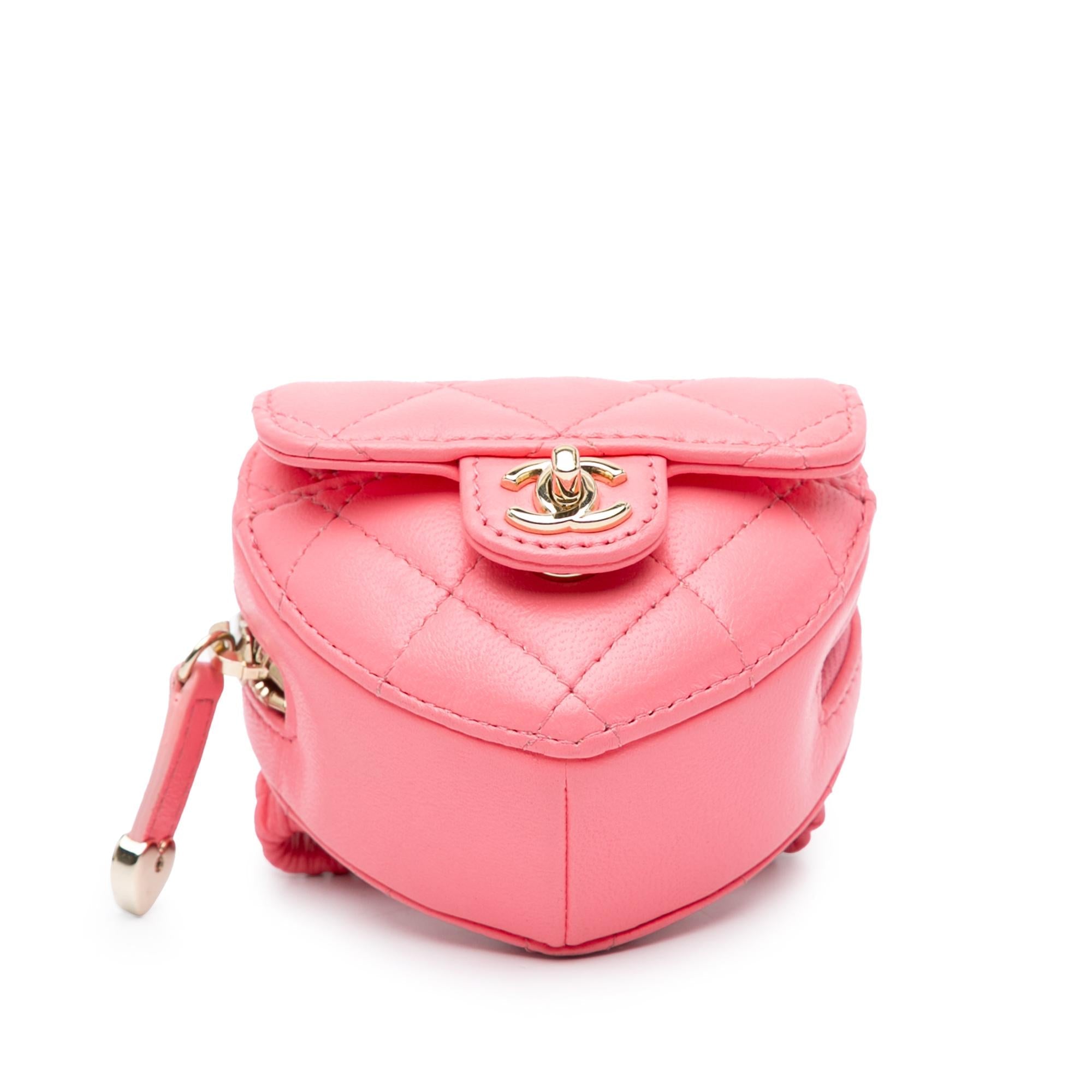 Chanel Lambskin CC In Love Heart Zipped Arm Coin Purse (SHG-soOGdf)