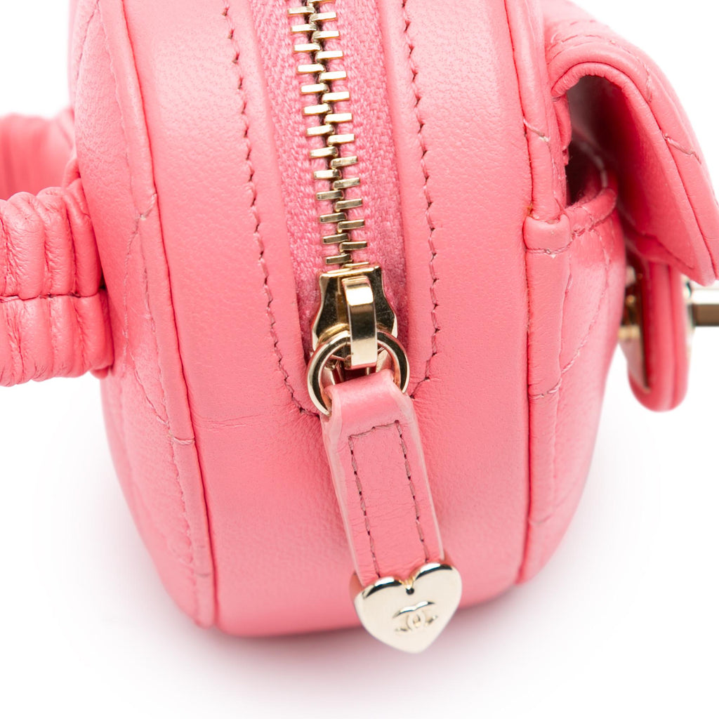 Chanel Lambskin CC In Love Heart Zipped Arm Coin Purse (SHG-soOGdf)