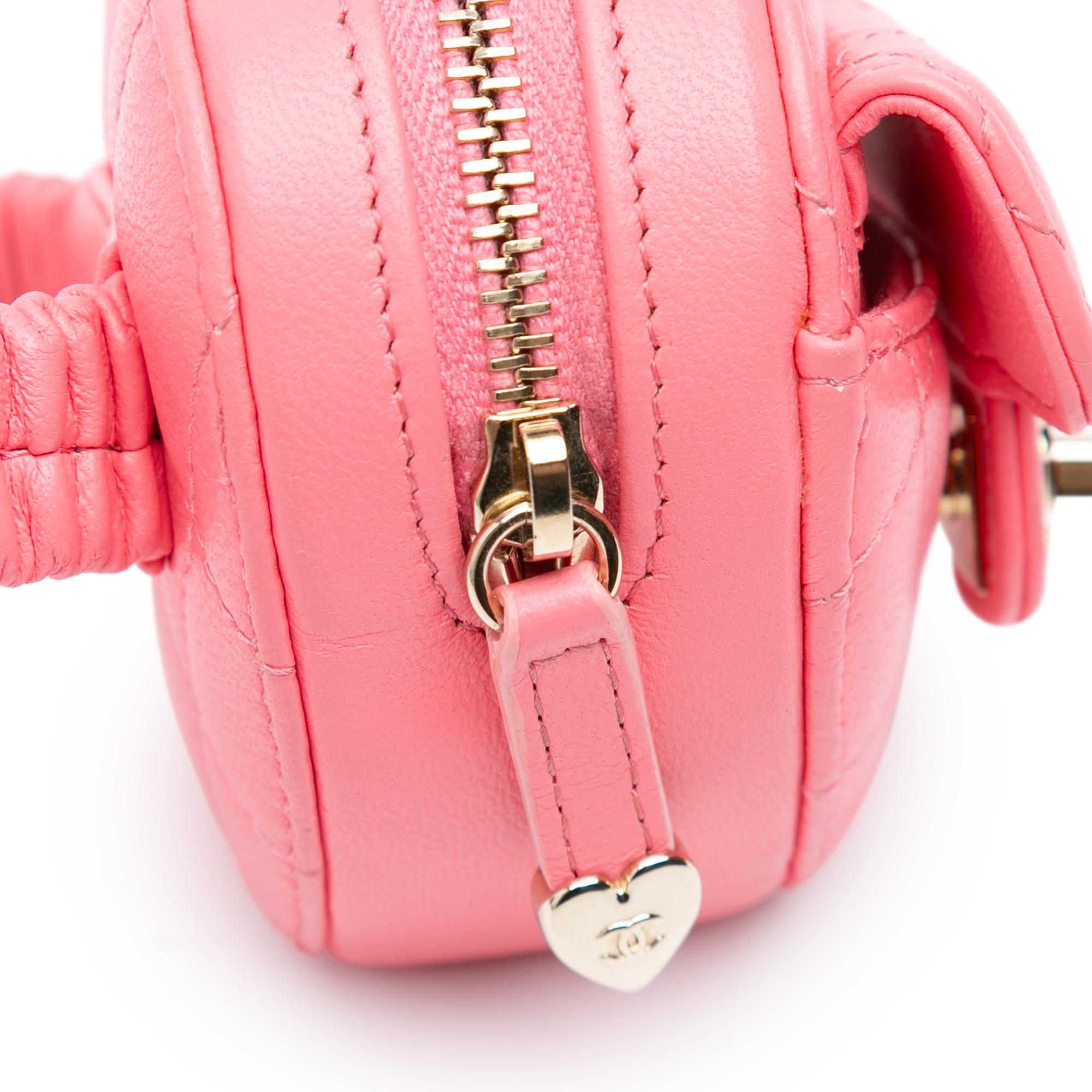 Chanel Lambskin CC In Love Heart Zipped Arm Coin Purse (SHG-soOGdf)