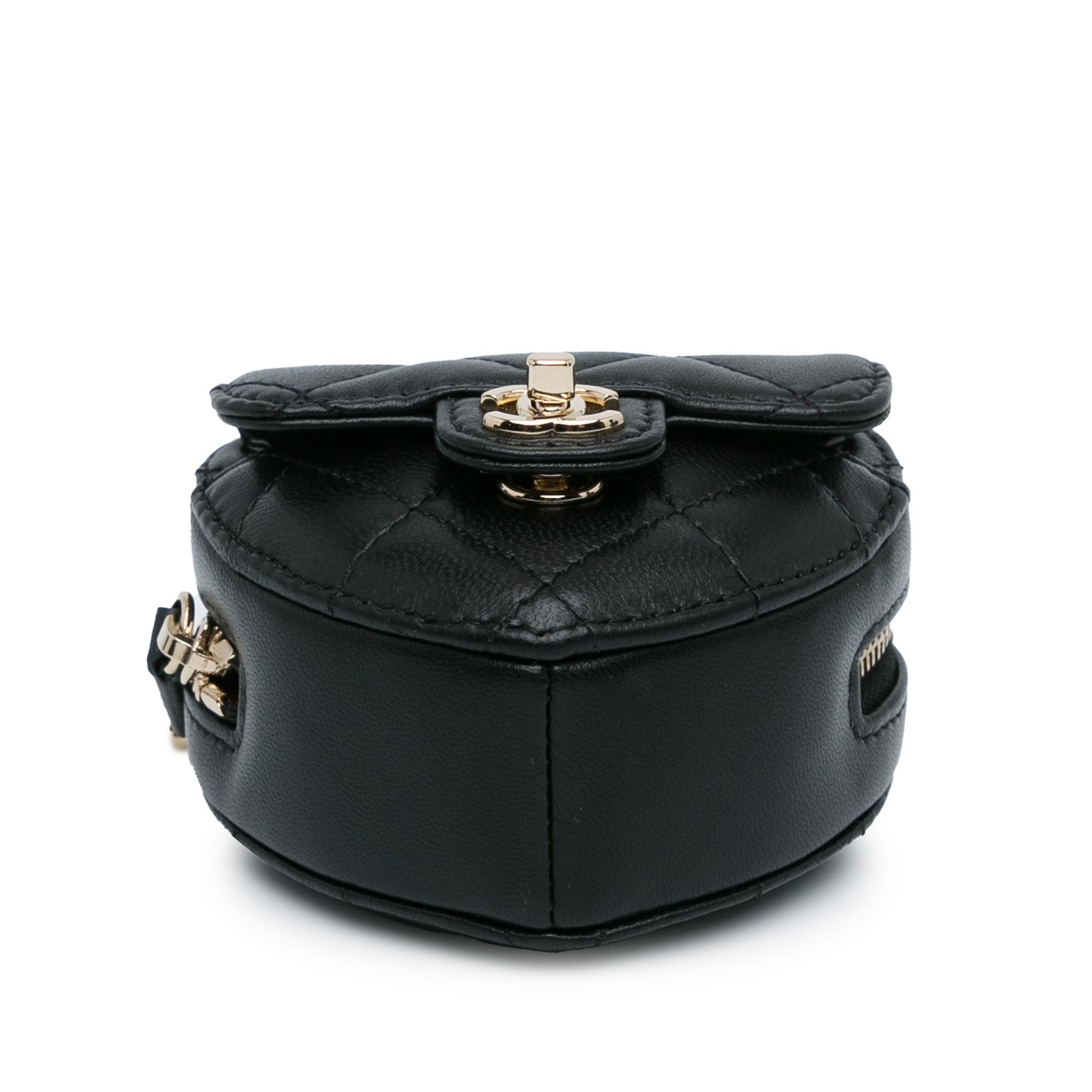 Chanel Lambskin CC in Love Heart Necklace Bag (SHG-lbzzG9)