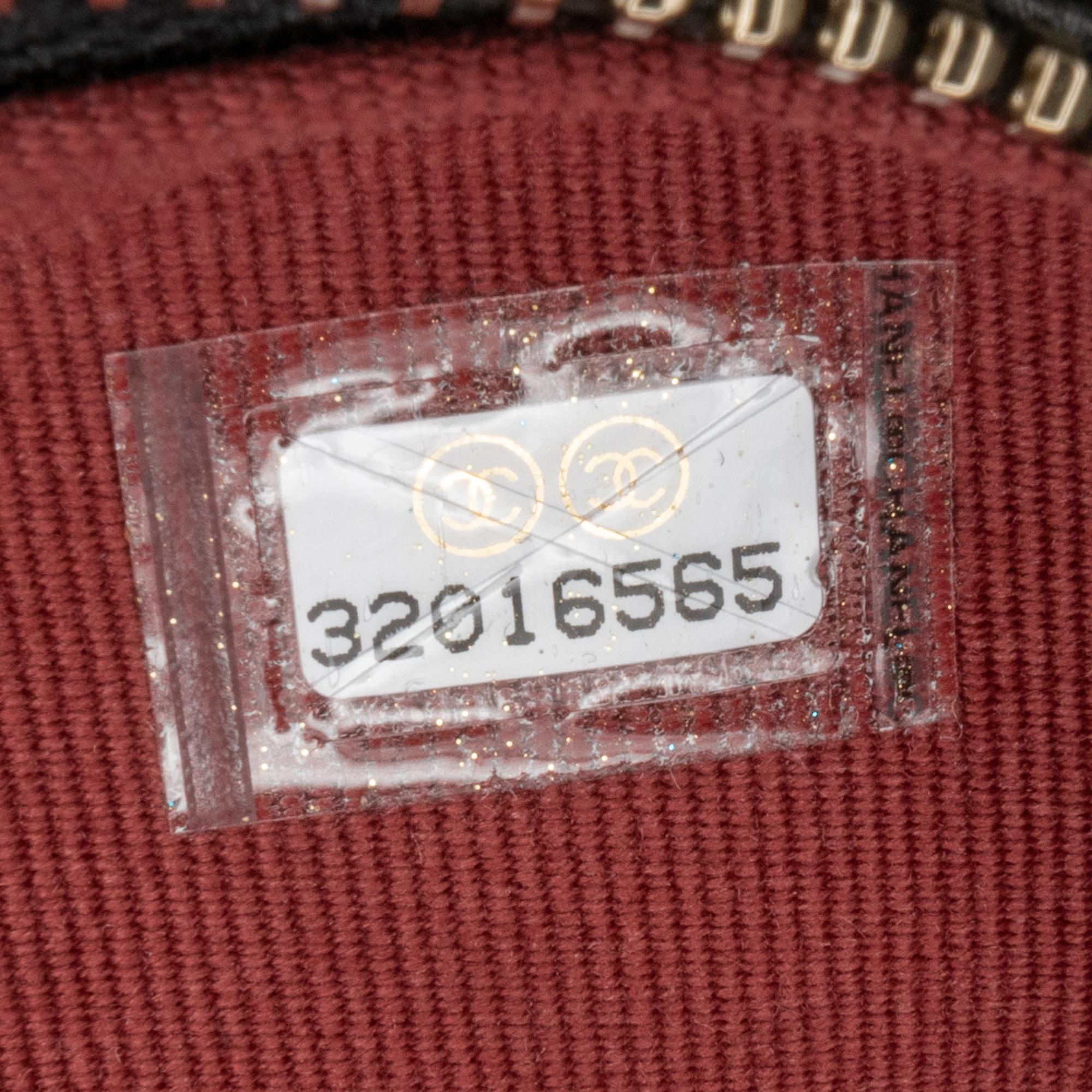 Chanel Lambskin CC in Love Heart Necklace Bag (SHG-lbzzG9)