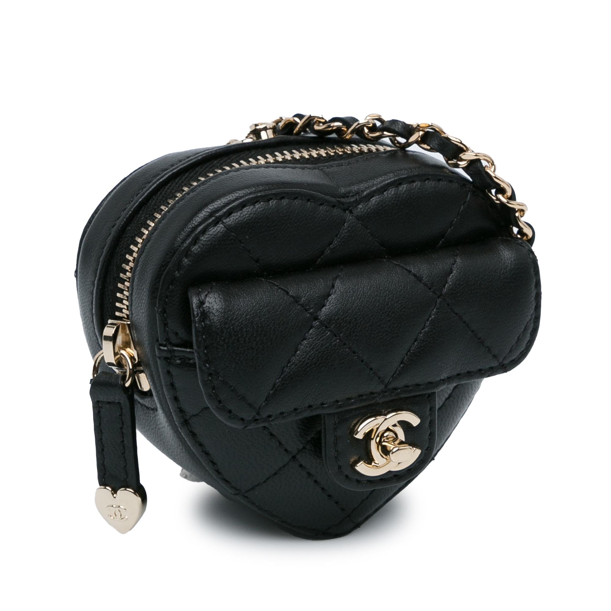 Chanel Lambskin CC in Love Heart Necklace Bag (SHG-lbzzG9)