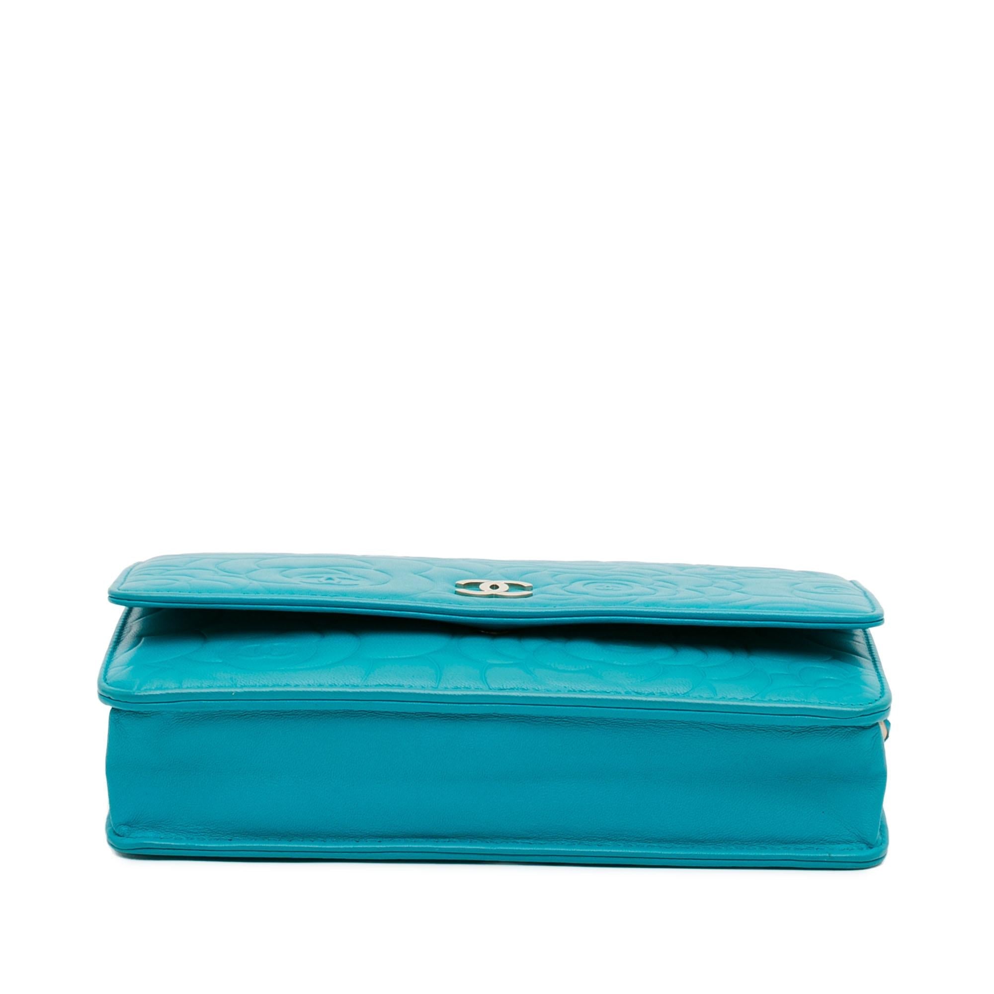 Chanel Lambskin Camellia Embossed Wallet On Chain (SHG-mlSvTa)