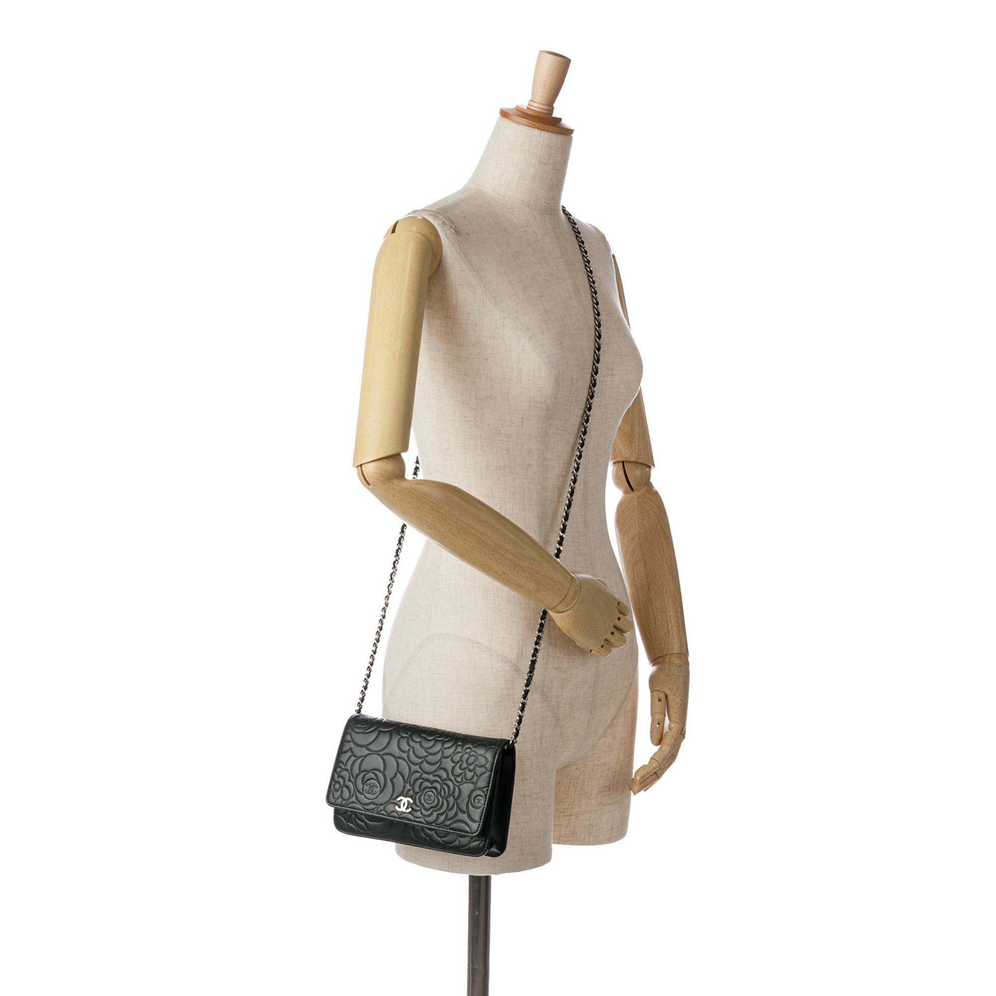Chanel Lambskin Camellia Embossed Wallet On Chain (SHG-Jgwe48)