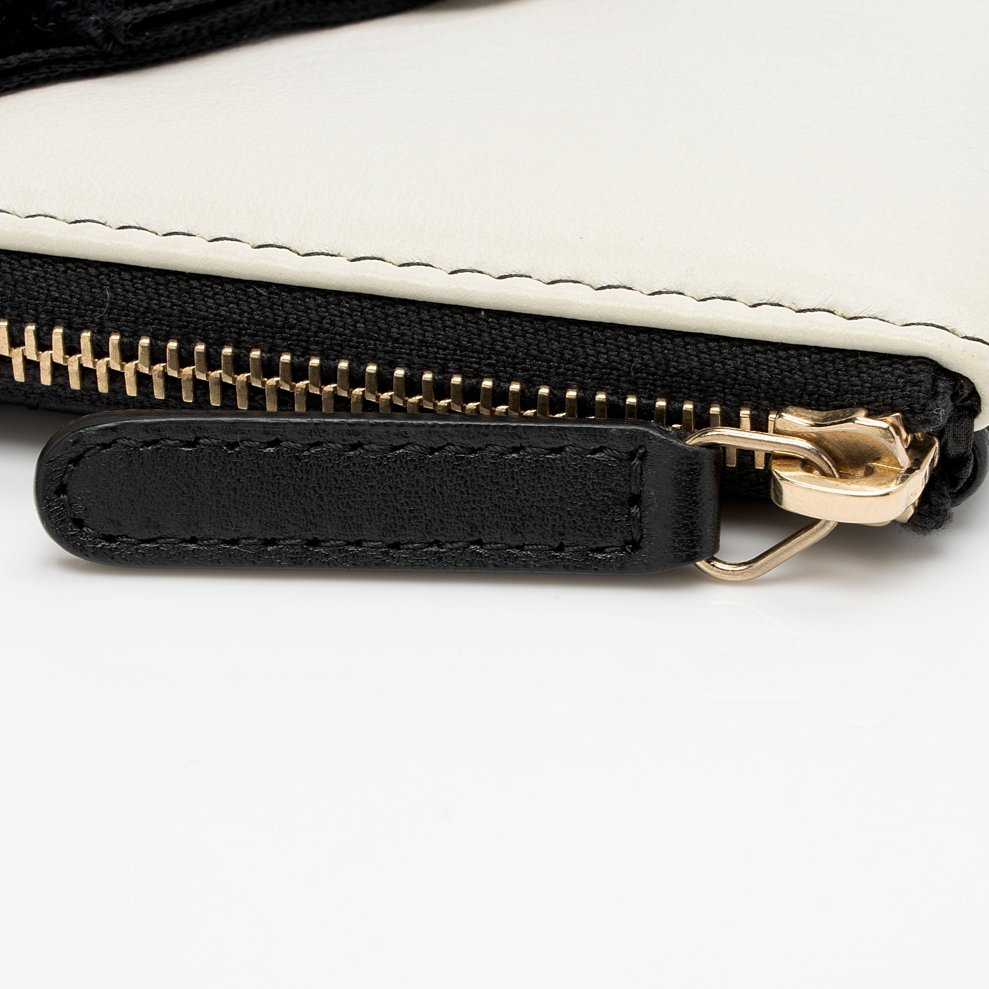 Chanel Lambskin Camellia Medium O-Case (SHF-mX1U89)