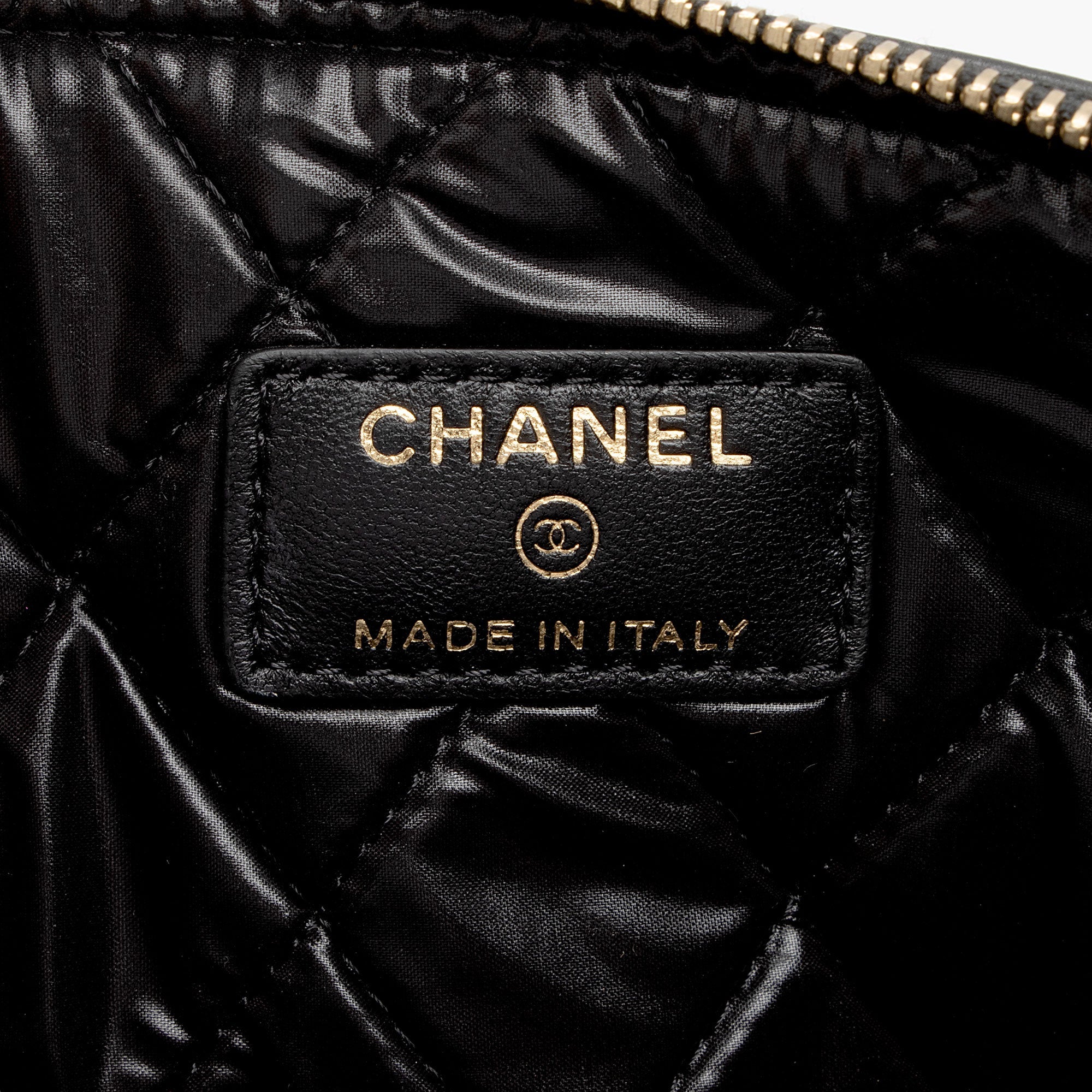 Chanel Lambskin Camellia Medium O-Case (SHF-mX1U89)