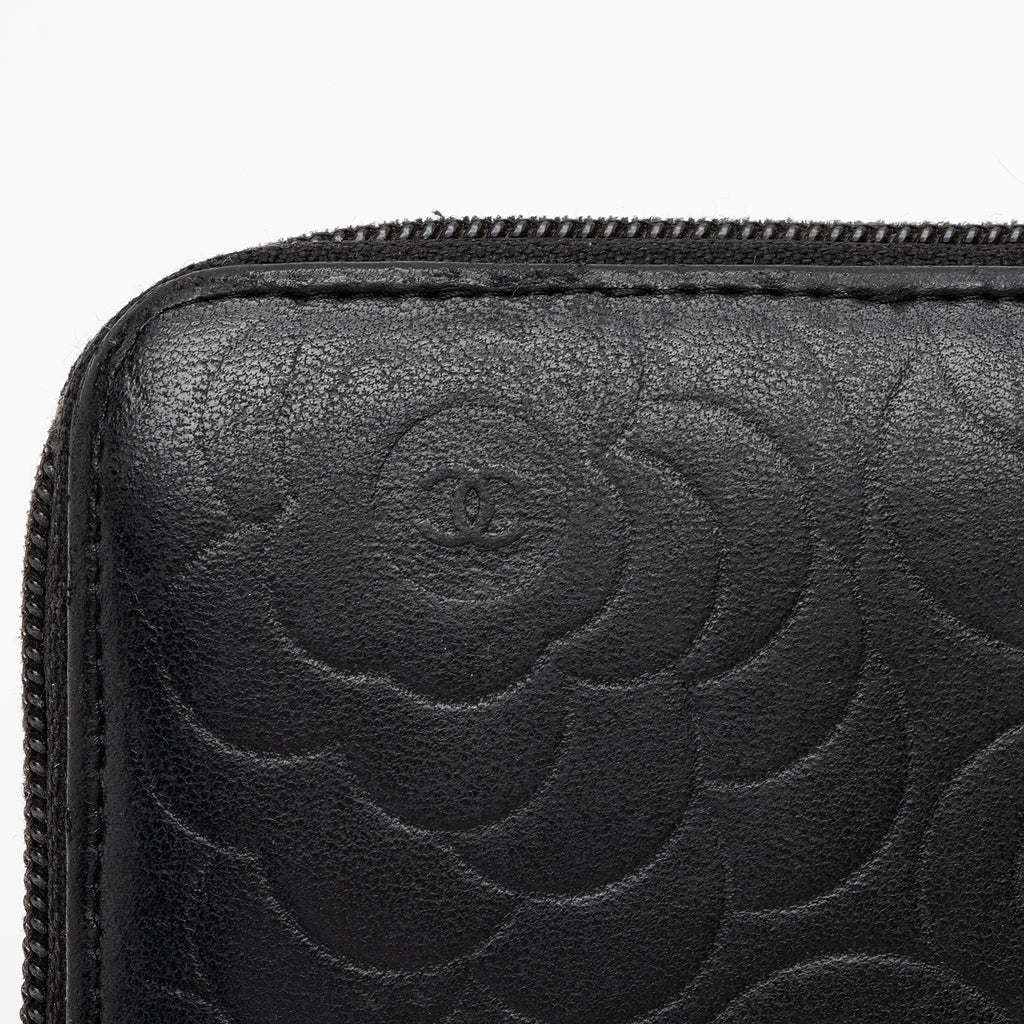 Chanel Lambskin Camellia Zip Around Wallet (SHF-fpP10f)