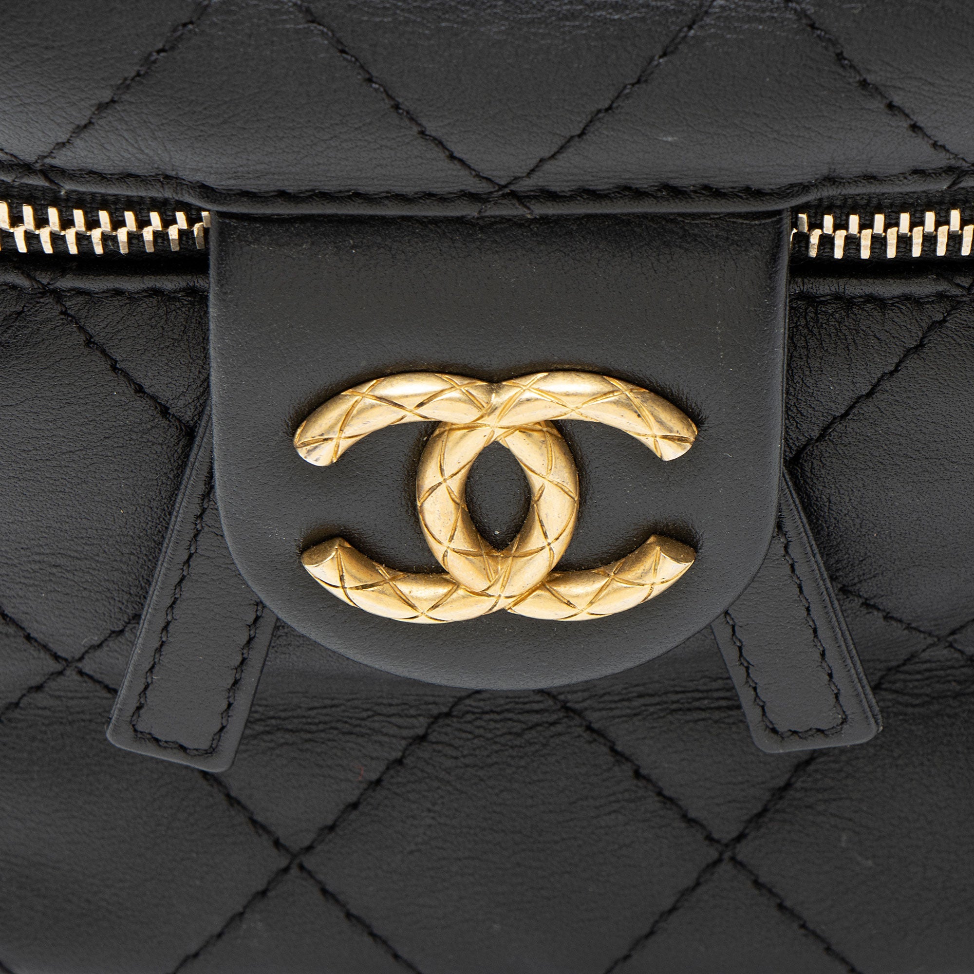 Chanel Lambskin CC Chain Bar Small Vanity Case