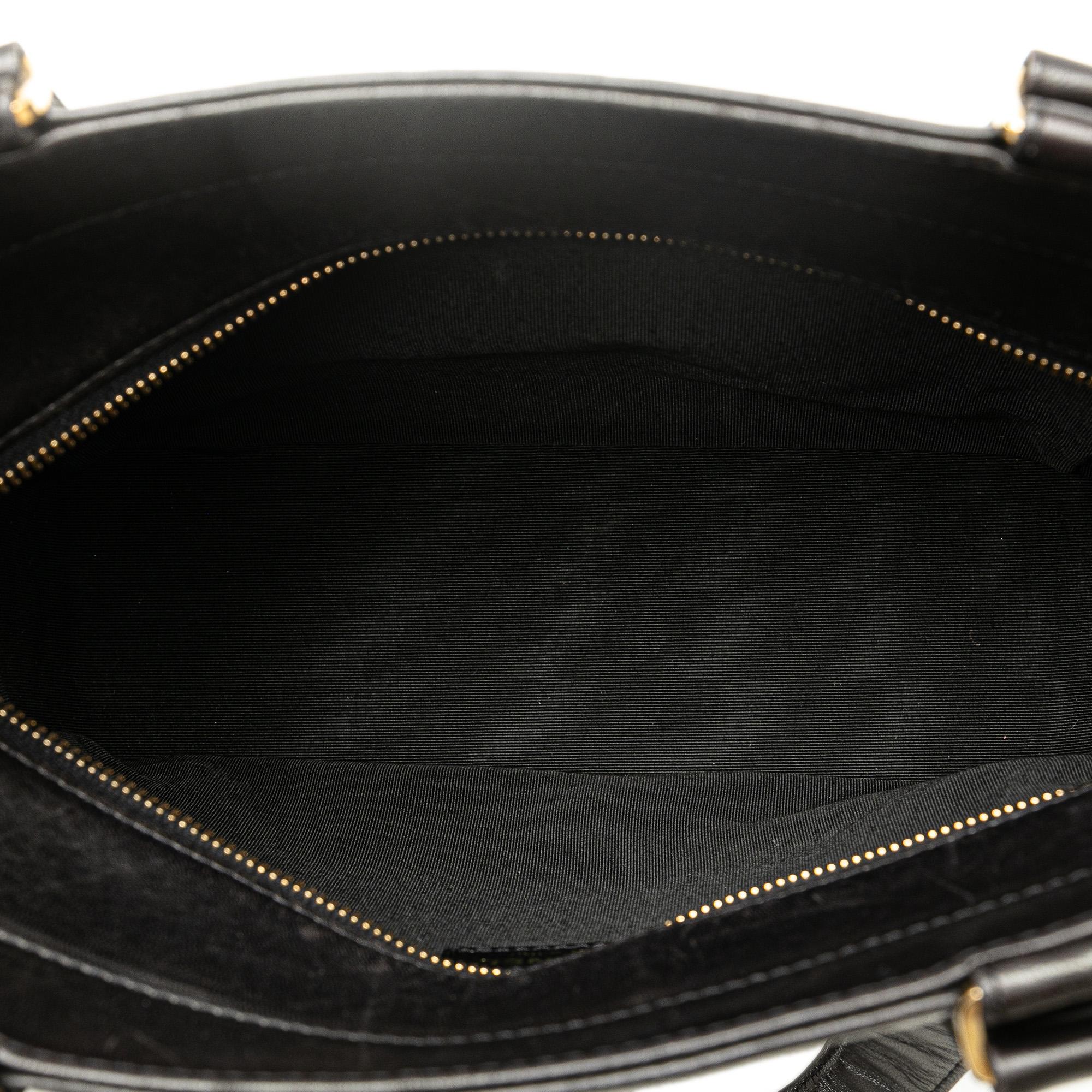 Chanel Lambskin Chocolate Bar Shoulder Bag (SHG-Cnyzqh)