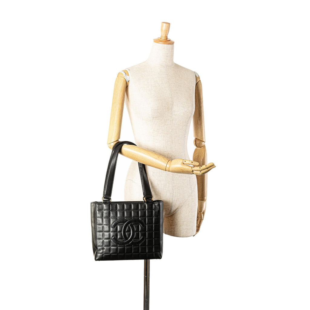 Chanel Lambskin Chocolate Bar Shoulder Bag (SHG-Cnyzqh)