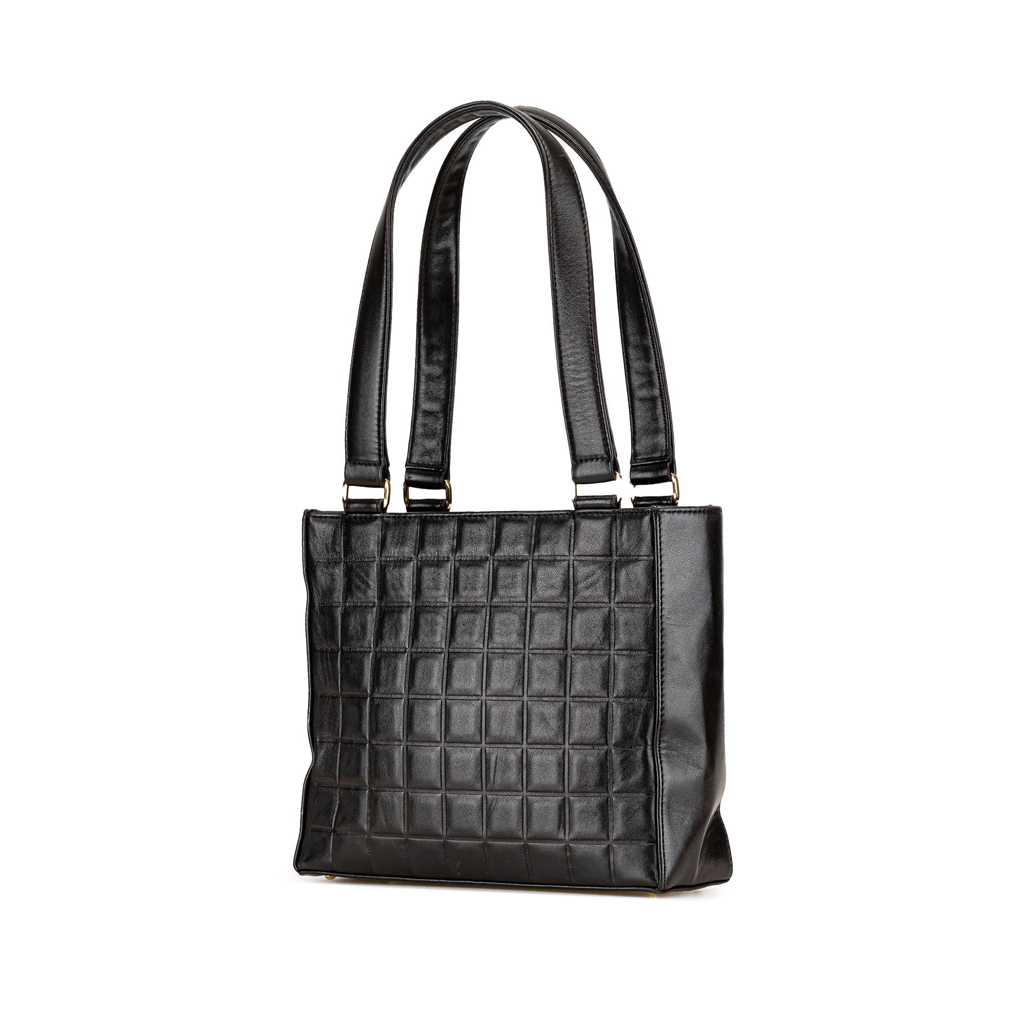 Chanel Lambskin Chocolate Bar Shoulder Bag (SHG-Cnyzqh)