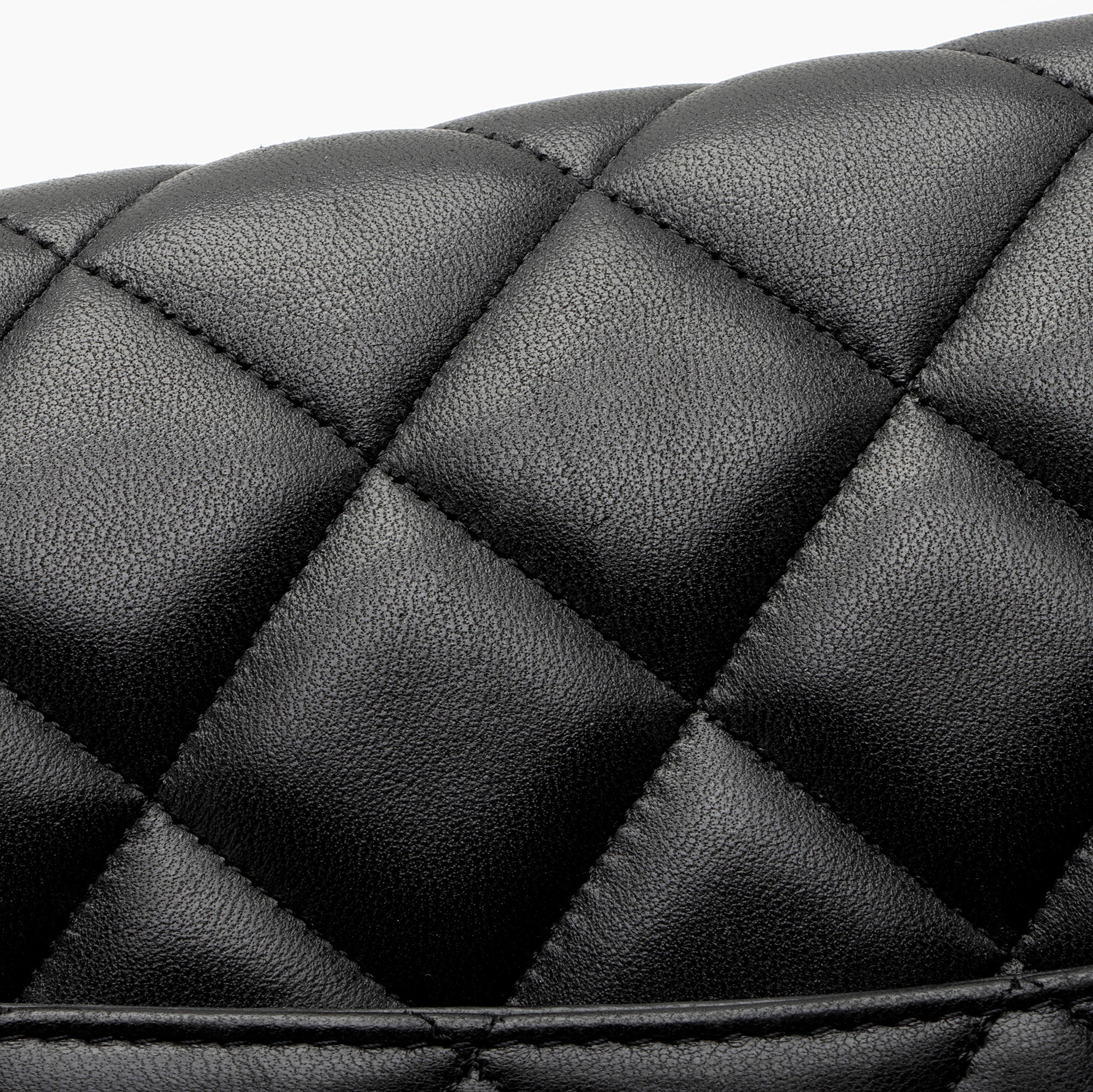 Chanel Lambskin Classic Maxi Single Flap Bag (SHF-zrKD0o)