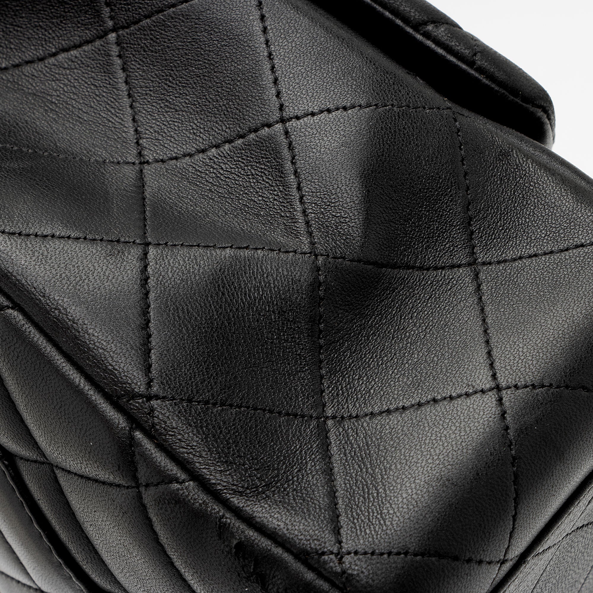 Chanel Lambskin Classic Maxi Single Flap Bag (SHF-zrKD0o)