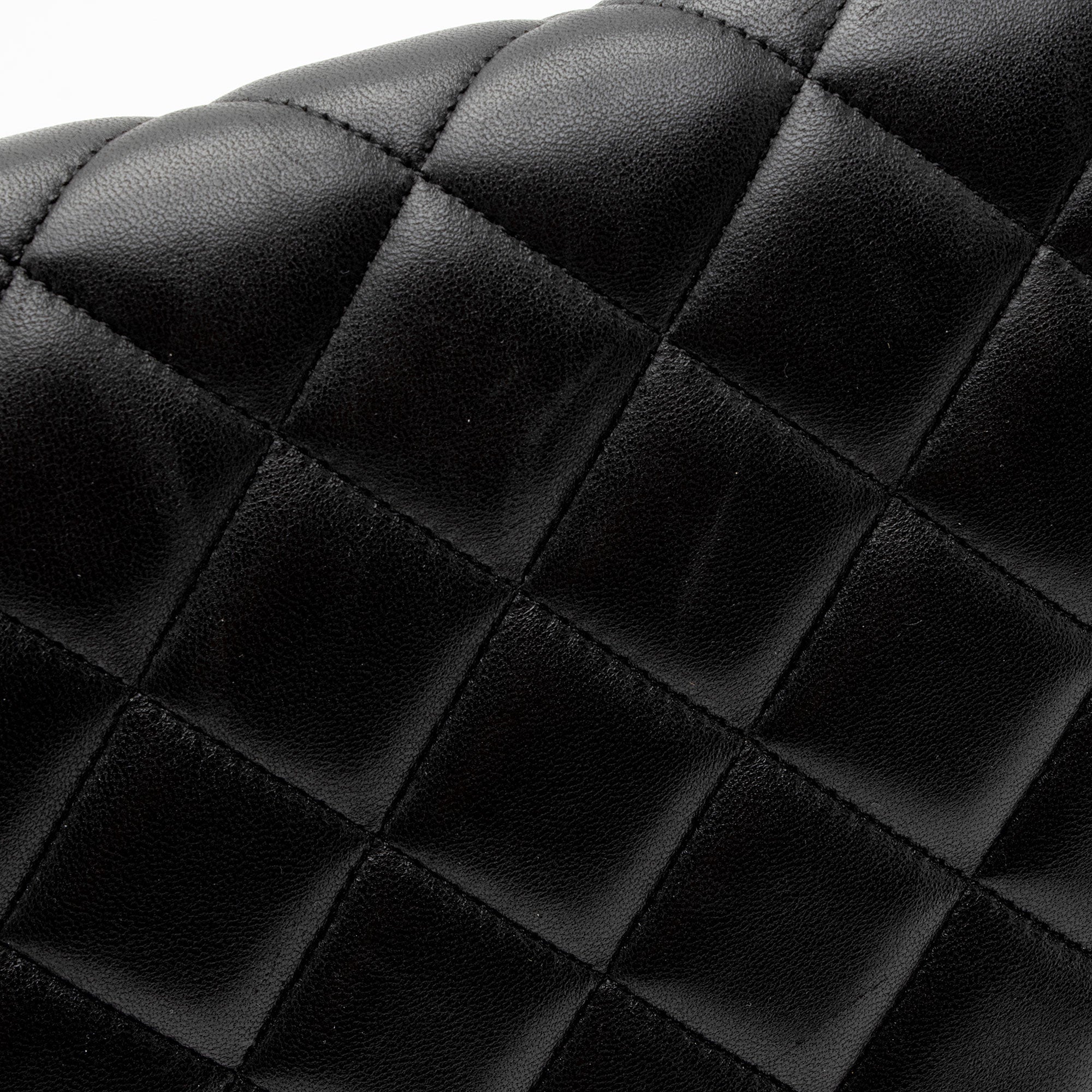 Chanel Lambskin Classic Maxi Single Flap Bag (SHF-zrKD0o)