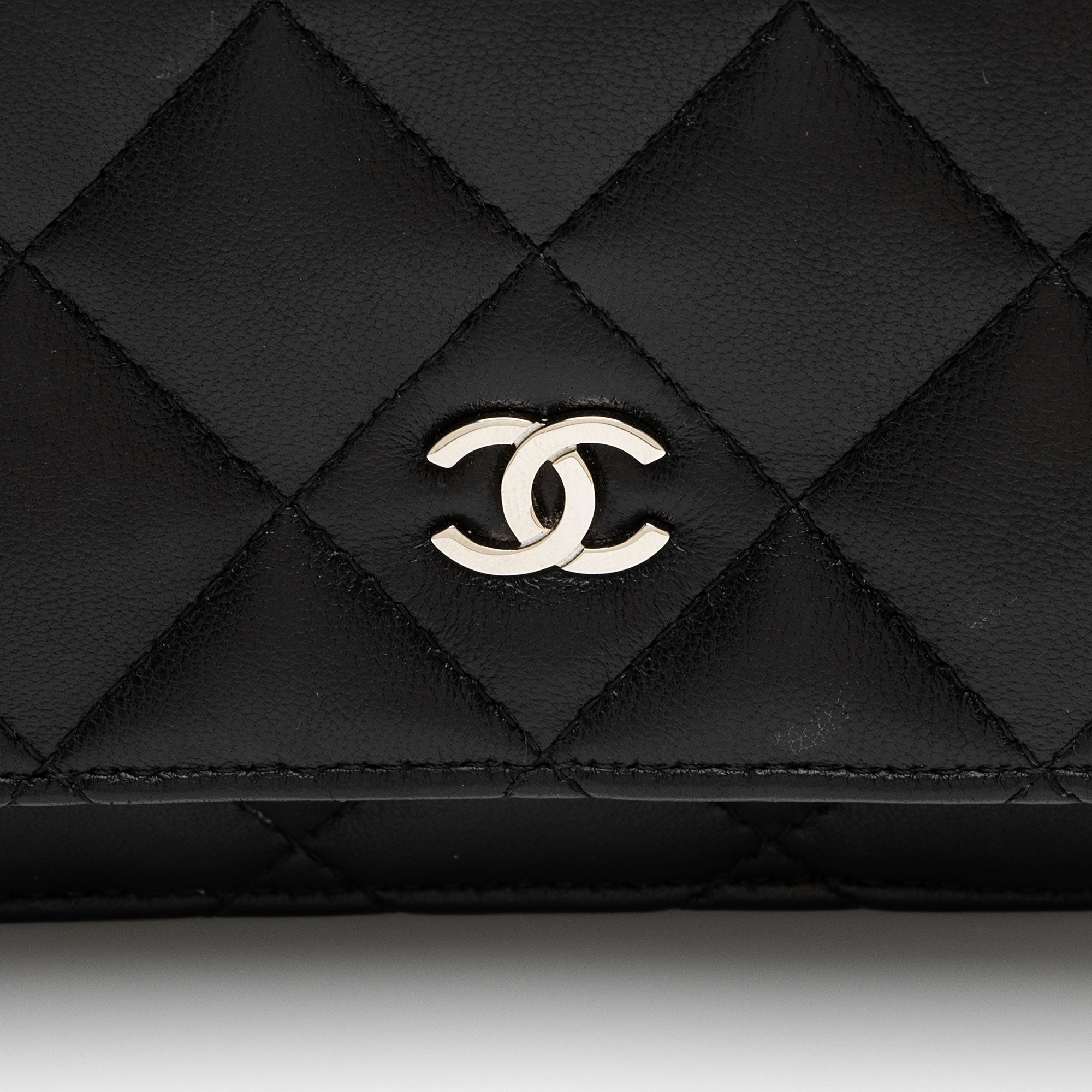 Chanel Lambskin Classic Wallet on Chain (SHF-zqvIju)