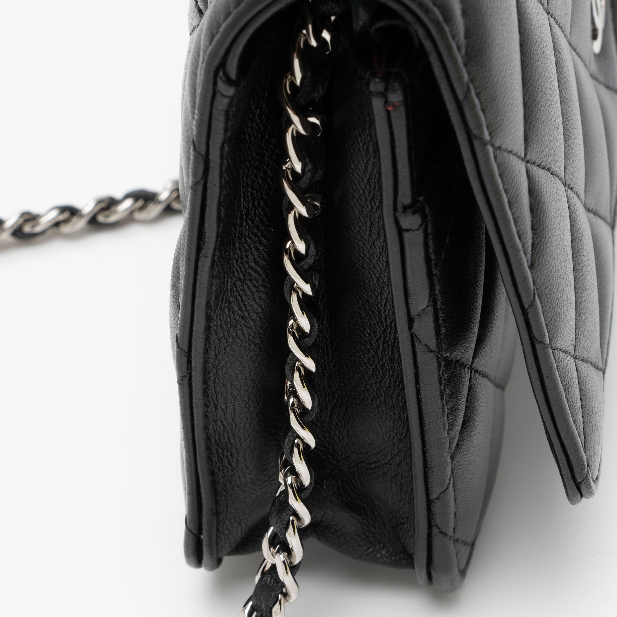 Chanel Lambskin Classic Wallet on Chain (SHF-zqvIju)