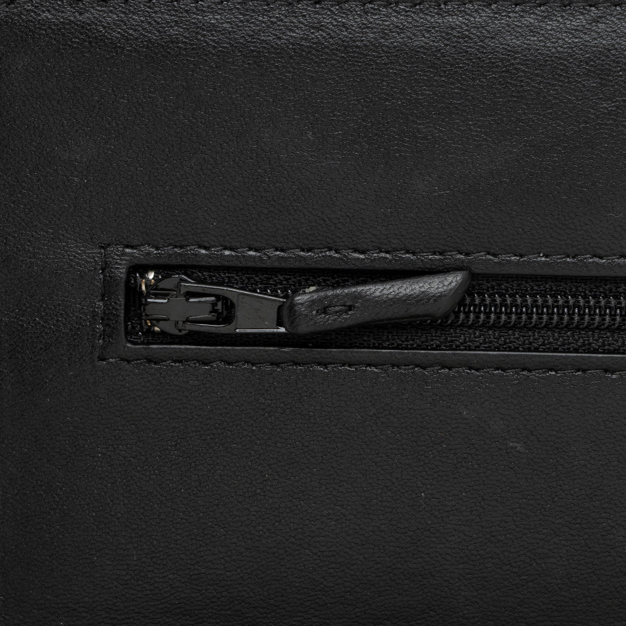 Chanel Lambskin Classic Wallet on Pearl Chain (SHF-UG7p9q)