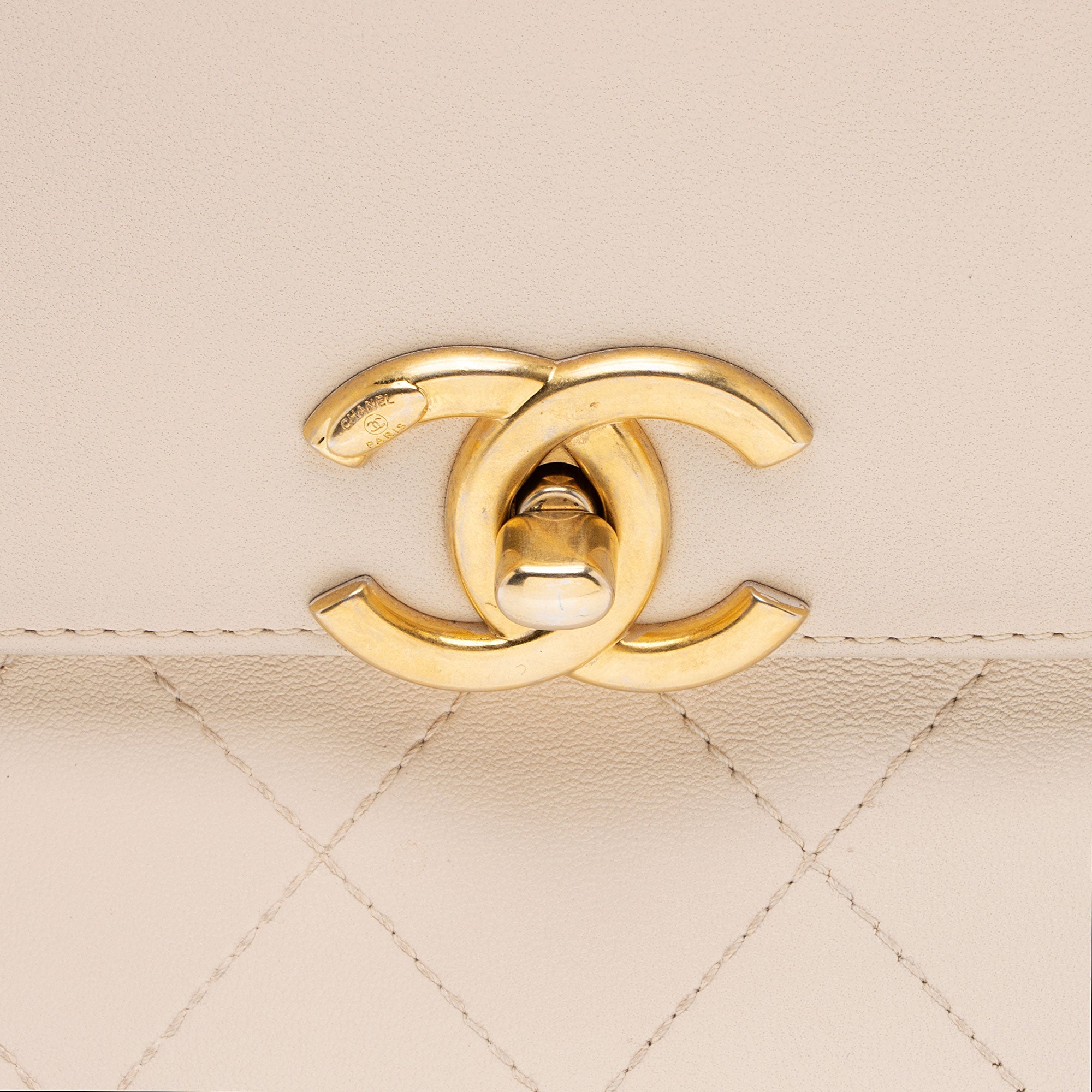 Chanel Lambskin Coco Lux Medium Flap Bag (SHF-mhN1qb)