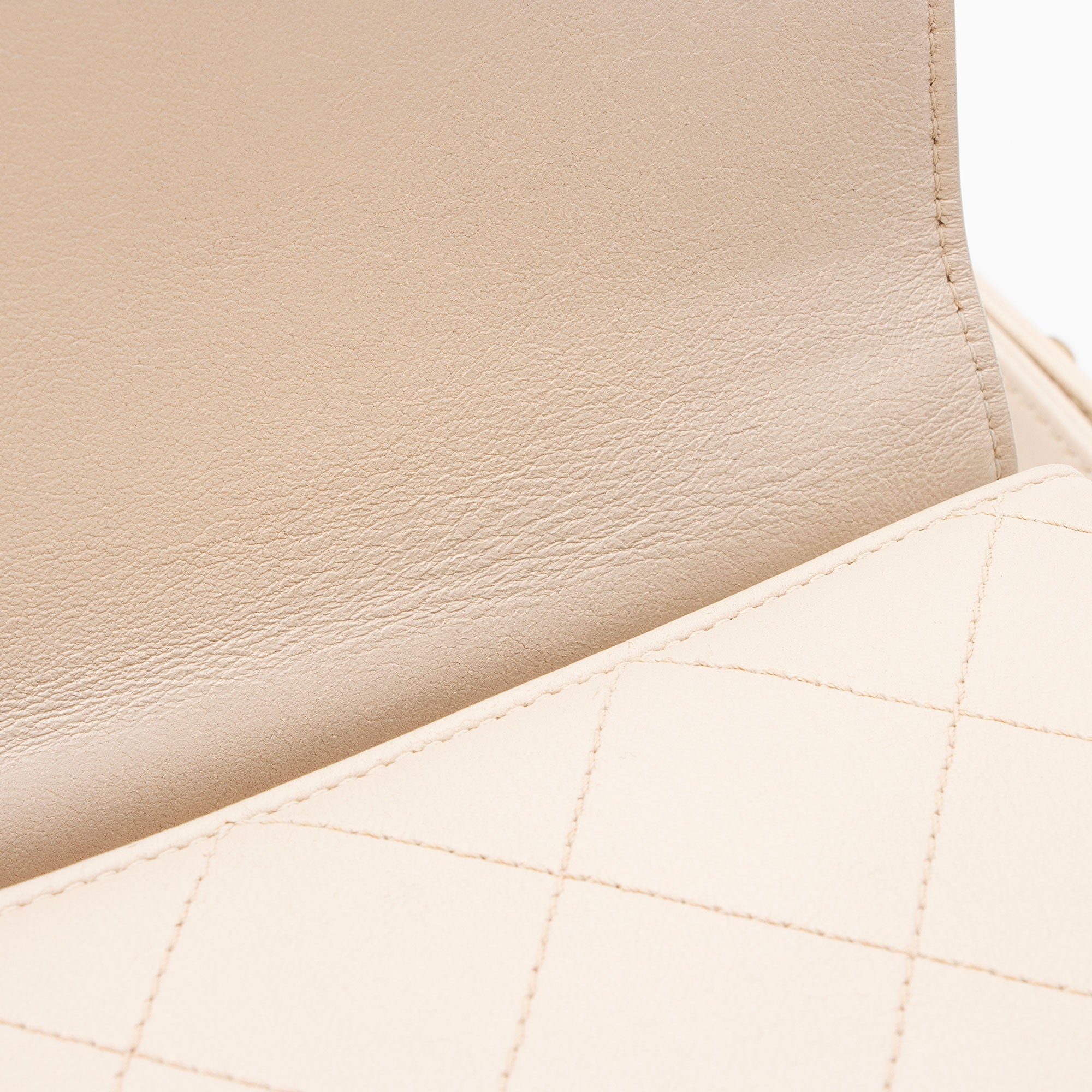 Chanel Lambskin Coco Lux Medium Flap Bag (SHF-mhN1qb)