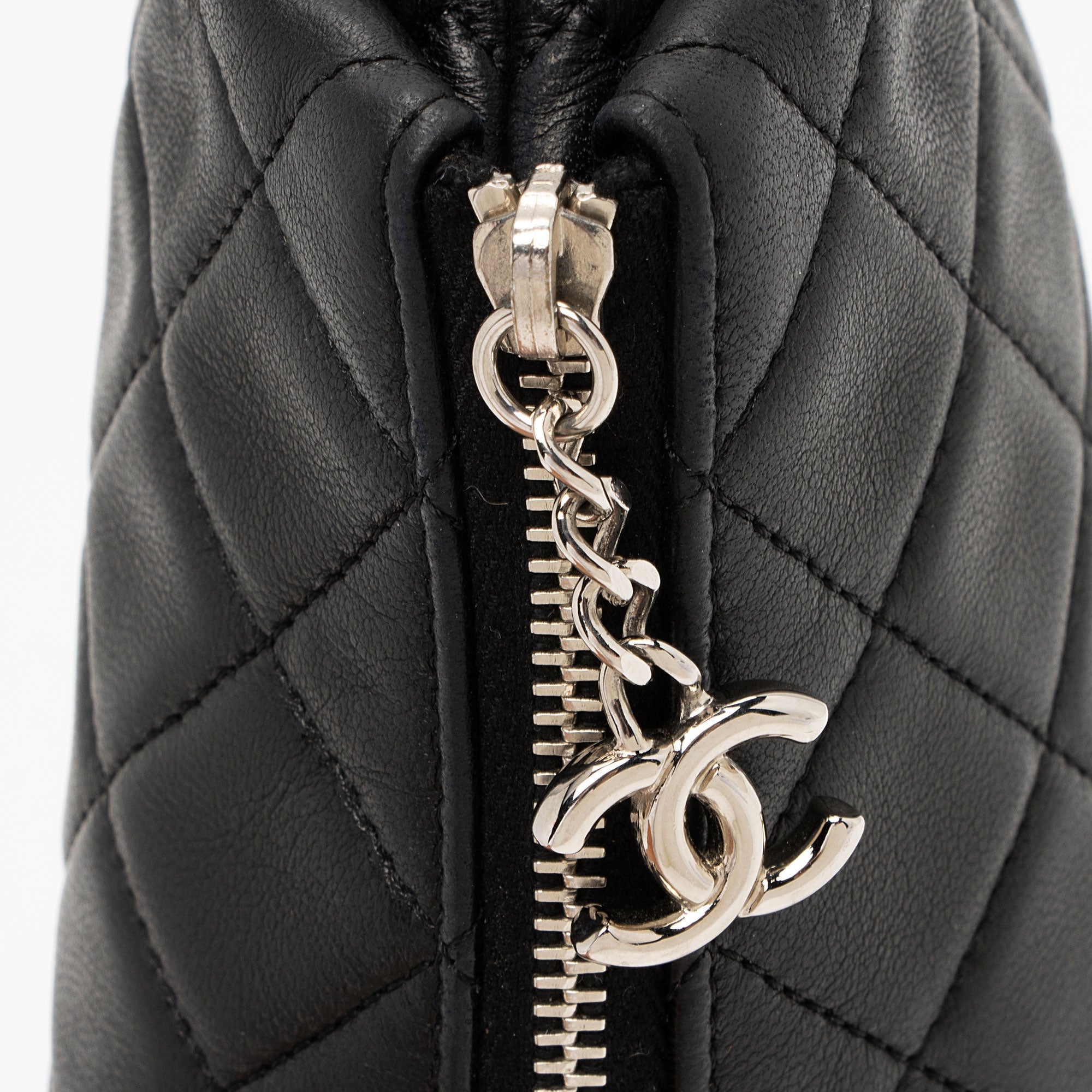 Chanel Lambskin Cosmetic Case (SHF-jmT8wS)