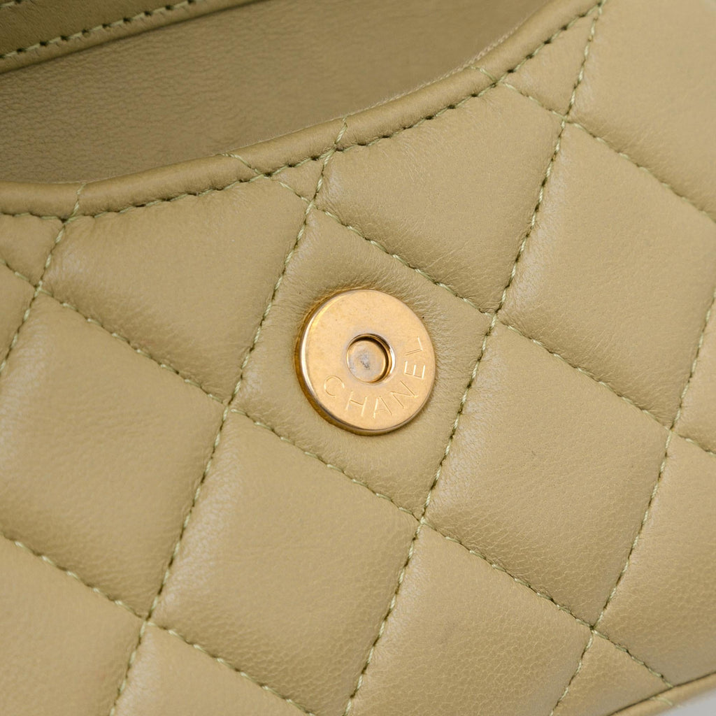 Chanel Lambskin Enamel Coco Hearts Clutch with Chain (SHG-eIwWFs)